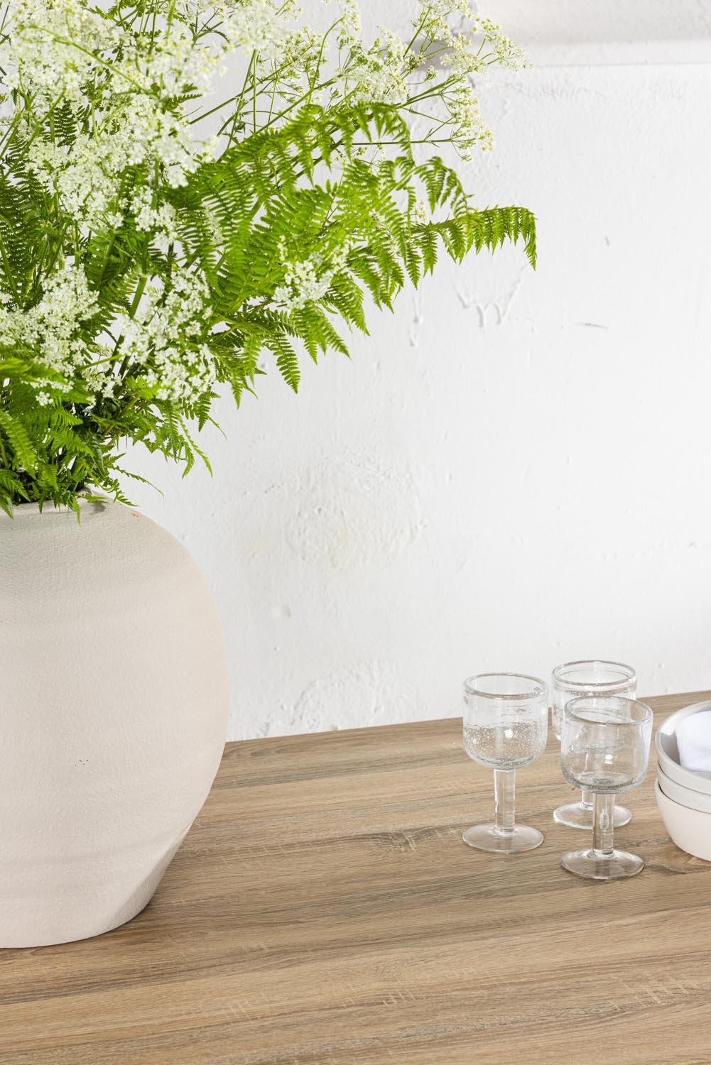 Damon Esstisch in Tünchen präsentiert im Onlineshop von KAQTU Design AG. Esstisch ist von Venture Home