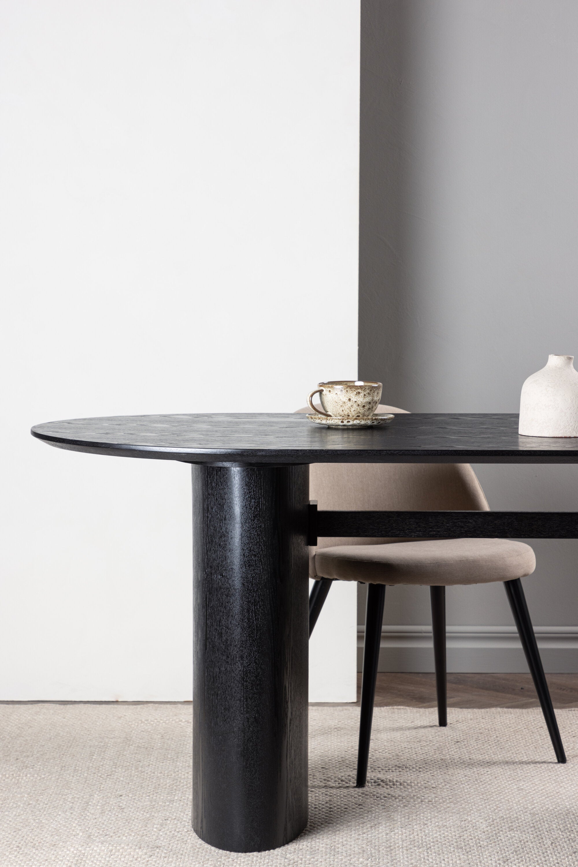Isolde Esstisch in Schwarz präsentiert im Onlineshop von KAQTU Design AG. Esstisch ist von Venture Home