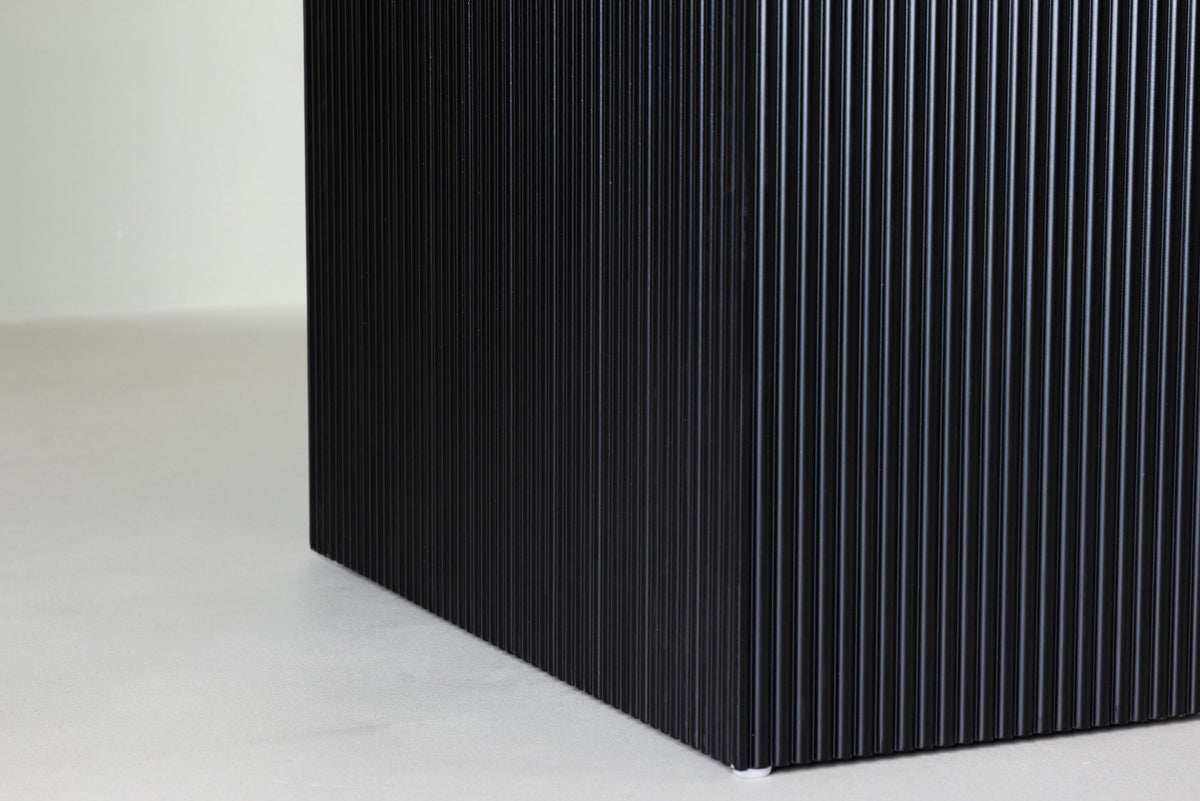 Matilda Esstisch ausziehbar in Schwarz präsentiert im Onlineshop von KAQTU Design AG. Esstisch ist von Venture Home