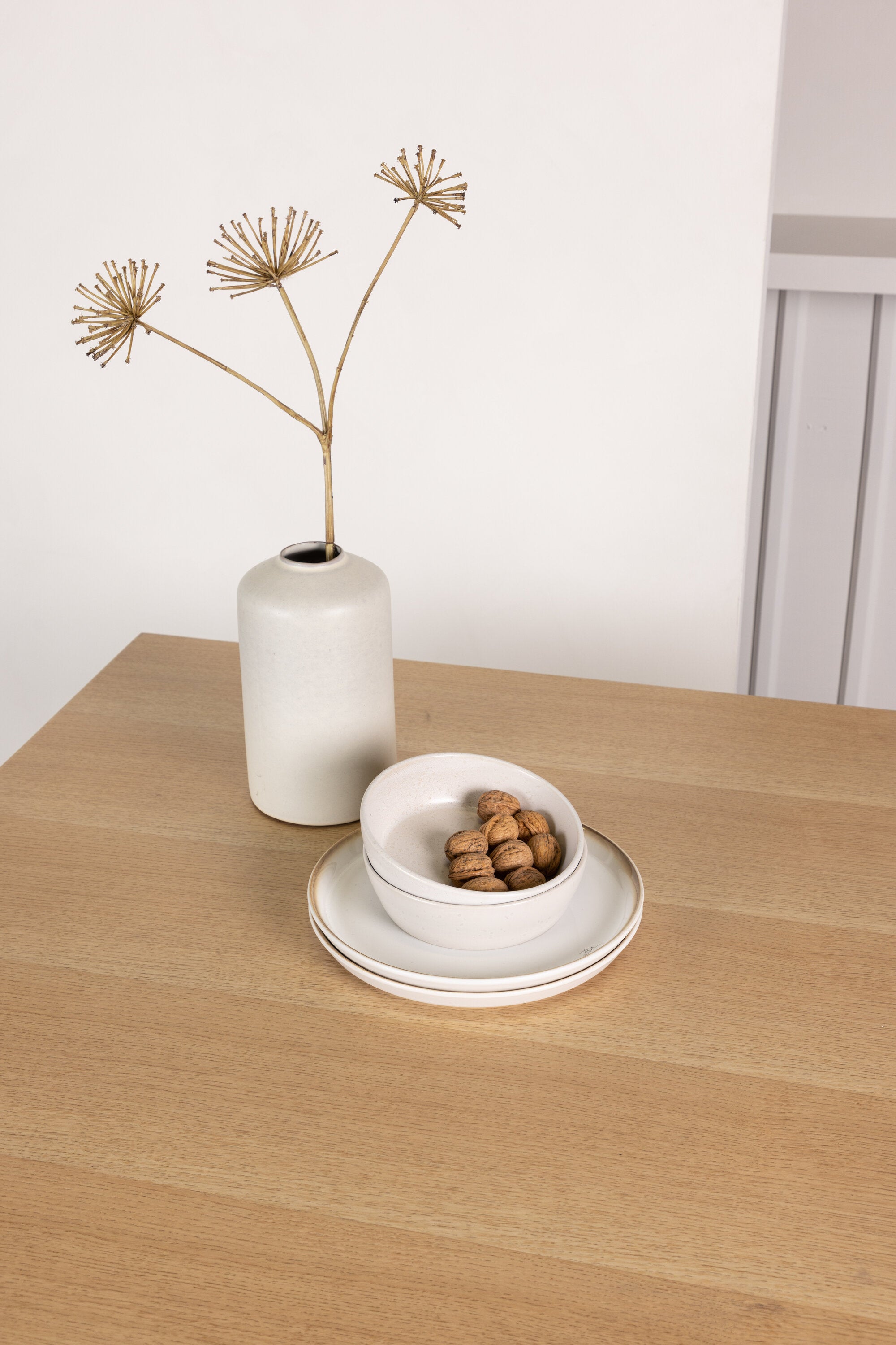 Leo Tisch in Natur präsentiert im Onlineshop von KAQTU Design AG. Esstisch ist von Venture Home