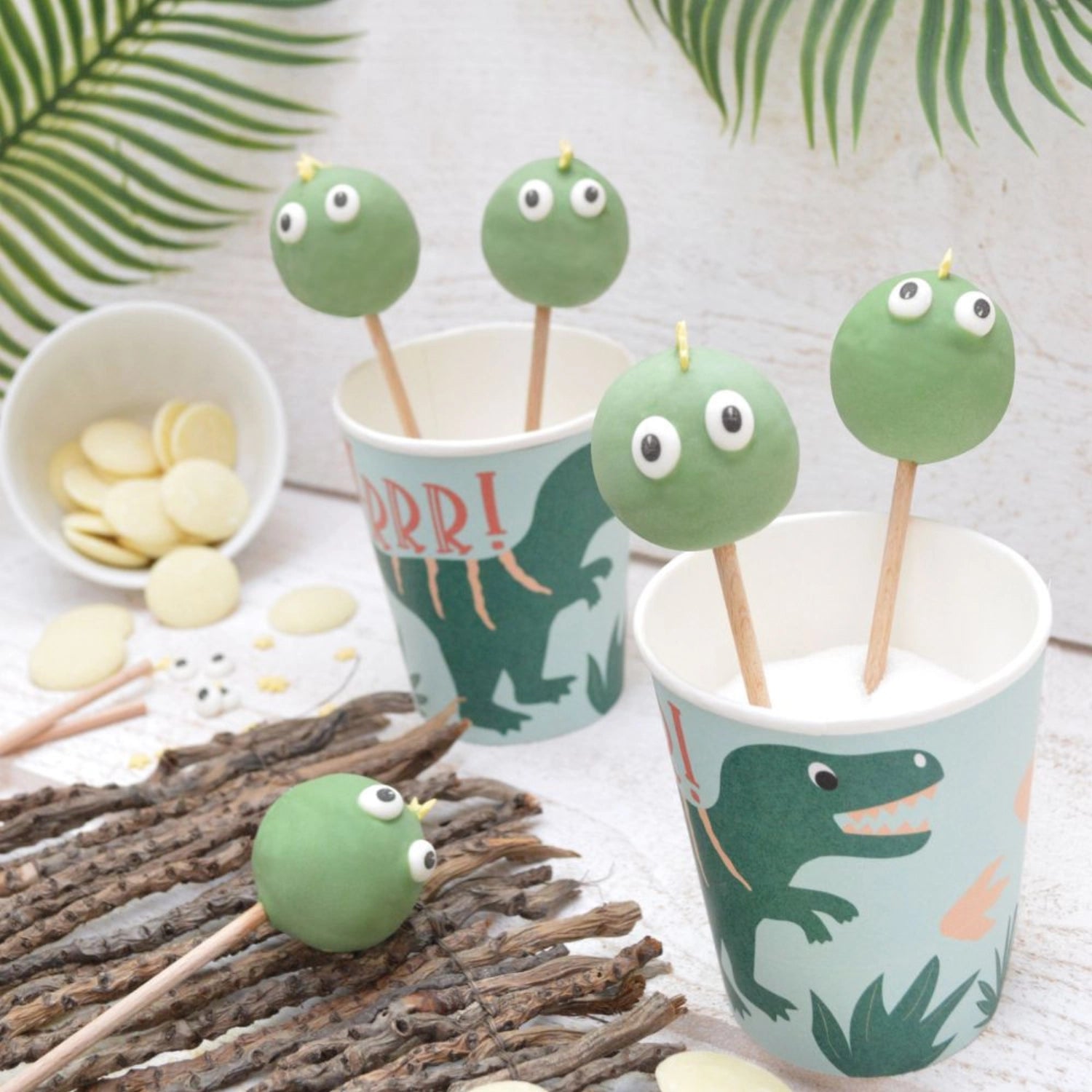 Fröhliche Dino-Servietten im 20er Set, 33x33cm, perfekt für Kinderfeiern und kreative Dino-Themenanlässe von Scrap Cooking.