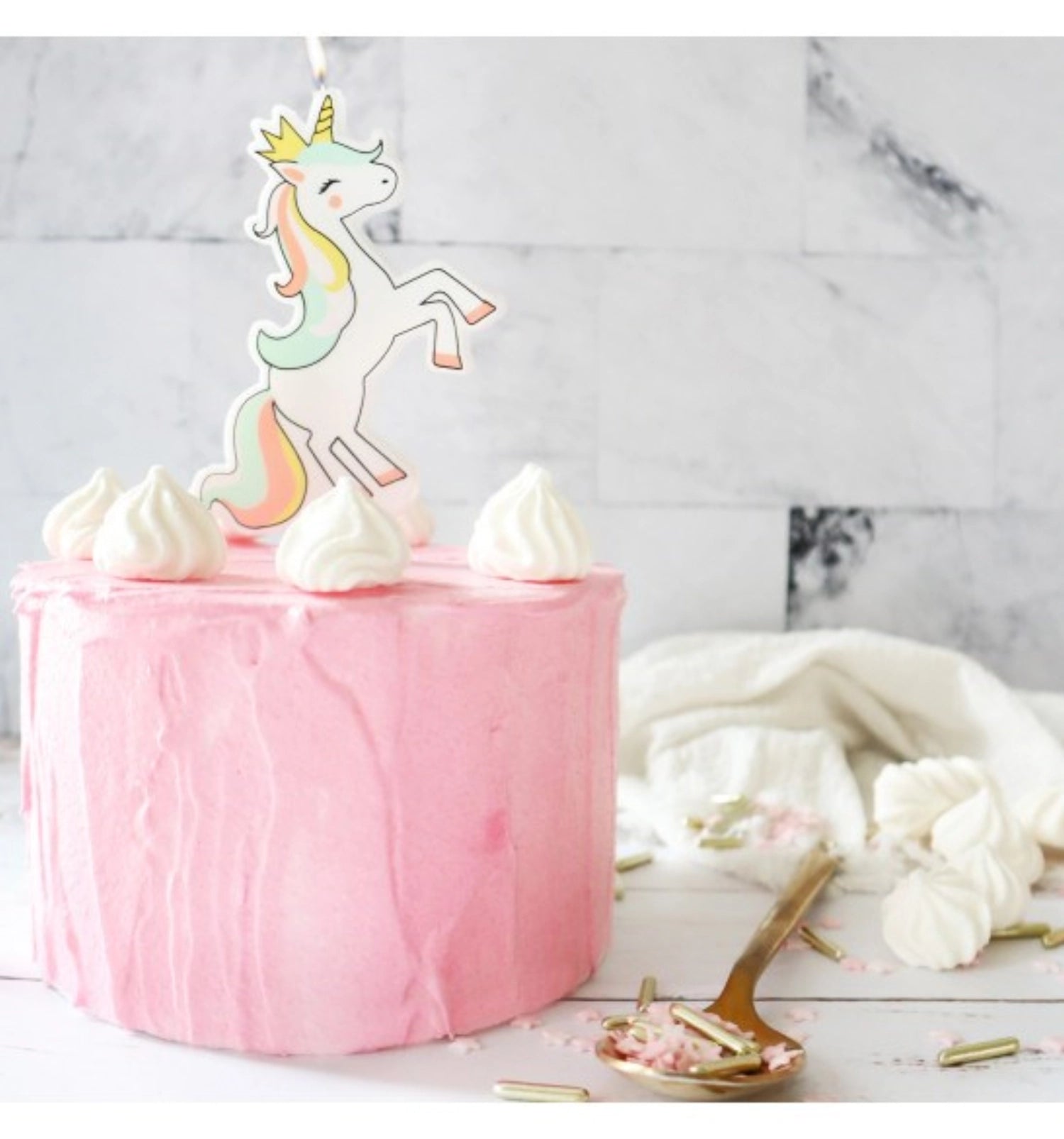 Bunte XXL Einhornkerze von Scrap Cooking, ideal für Feiern und besondere Anlässe, sorgt für magische Stimmung und kreative Akzente.