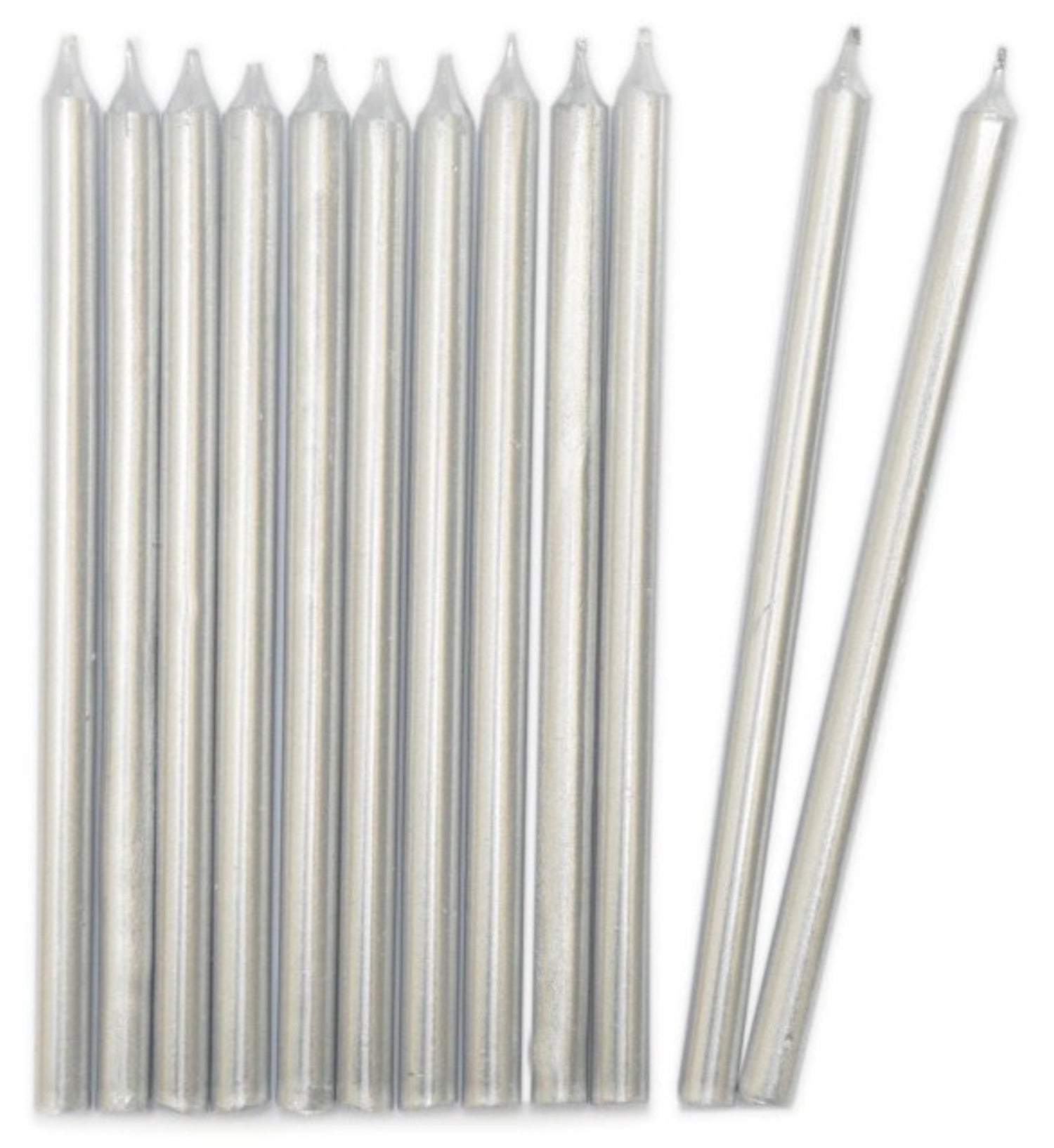Elegantes 12er Set Kerzen in Silber, 12cm hoch. Ideal für festliche Anlässe, romantische Abende und stilvolle Tischdekoration. Hochwertiges Paraffin.