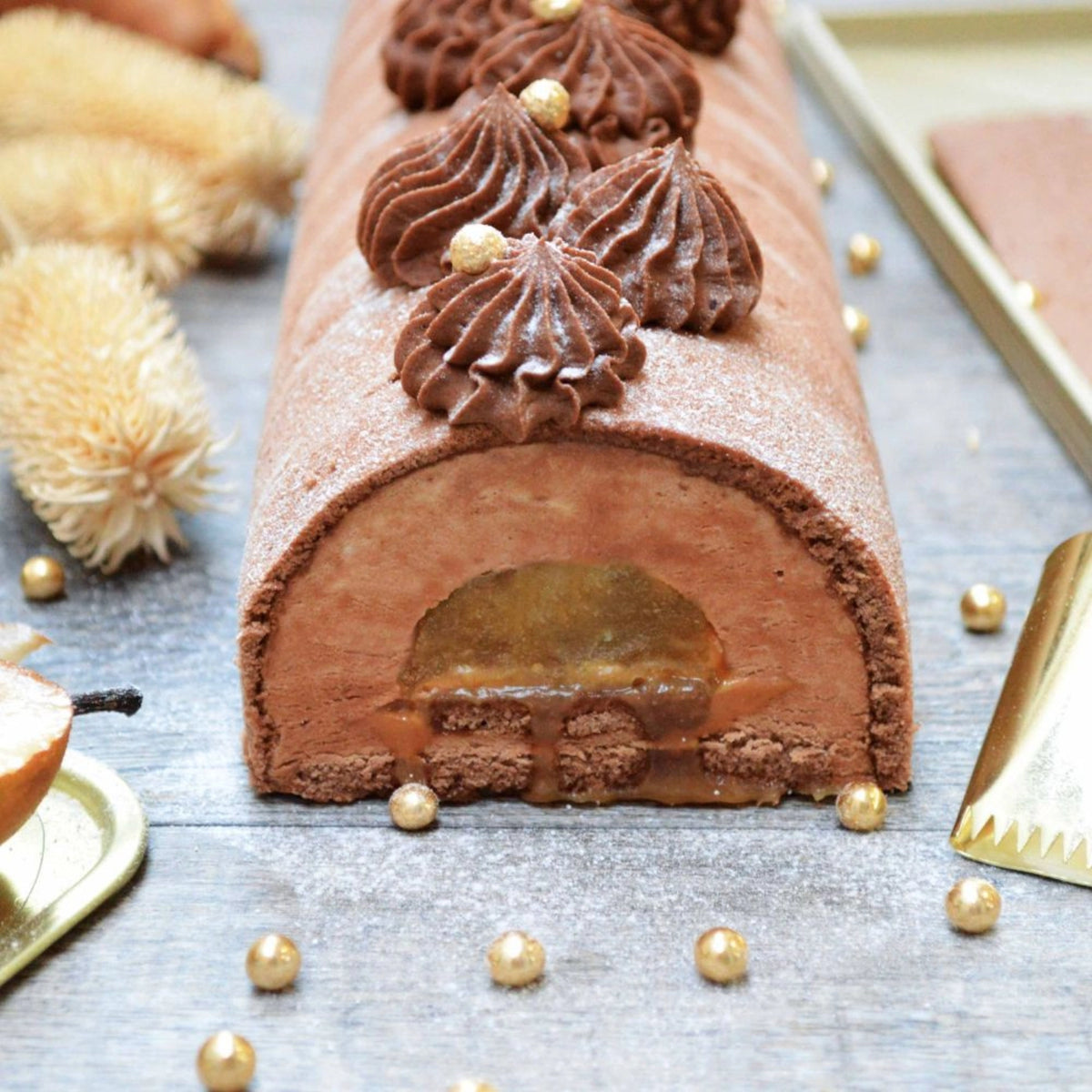 3-tlg. Buche Box mit Silikonformen m. Buche in Gold präsentiert im Onlineshop von KAQTU Design AG. Snackbox ist von Scrap Cooking