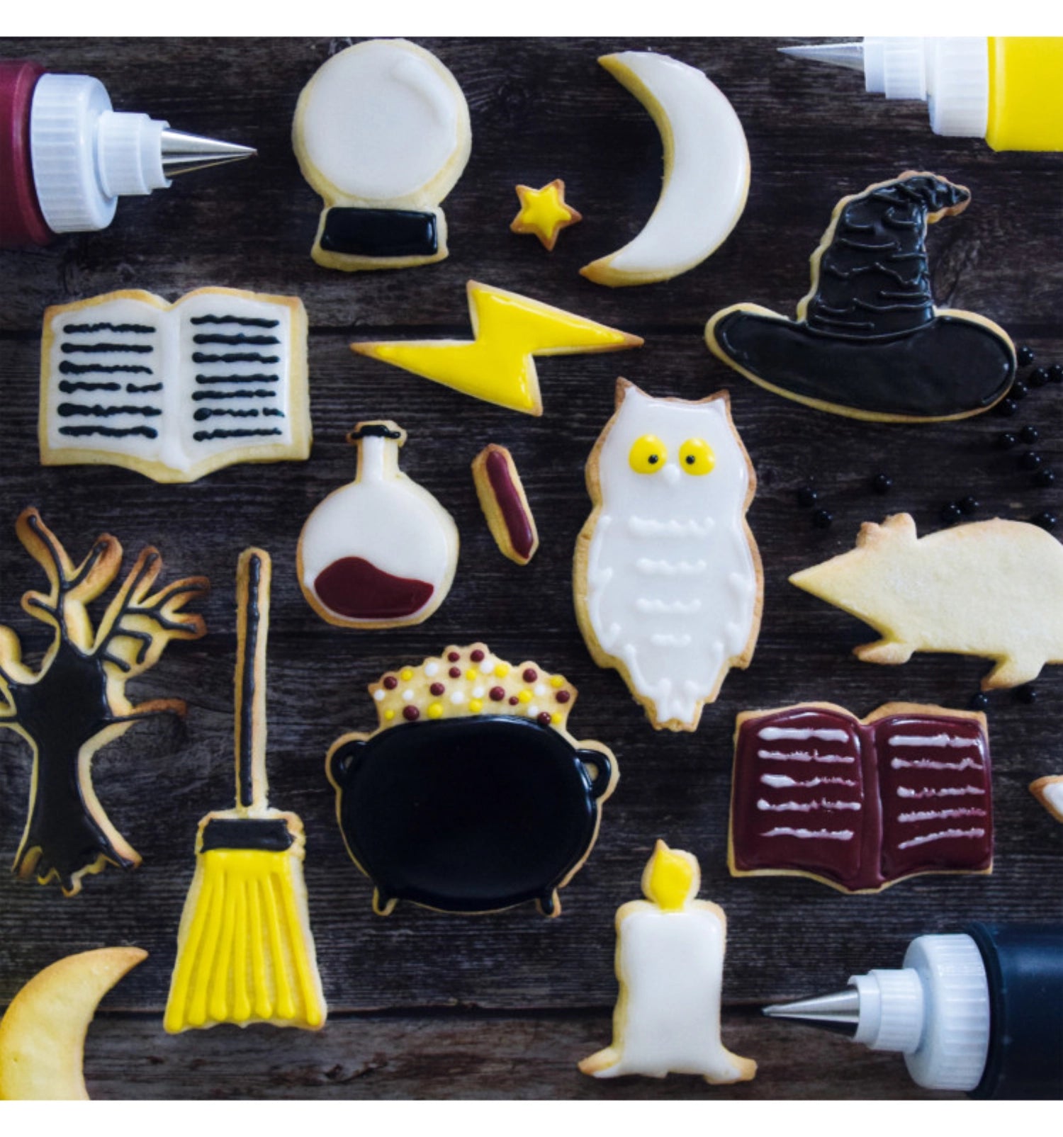 Kreative Ausstechplatte von Scrap Cooking mit magischen Tierdesigns, ideal für die Gestaltung von fantasievollen Keksen und Backprojekten.