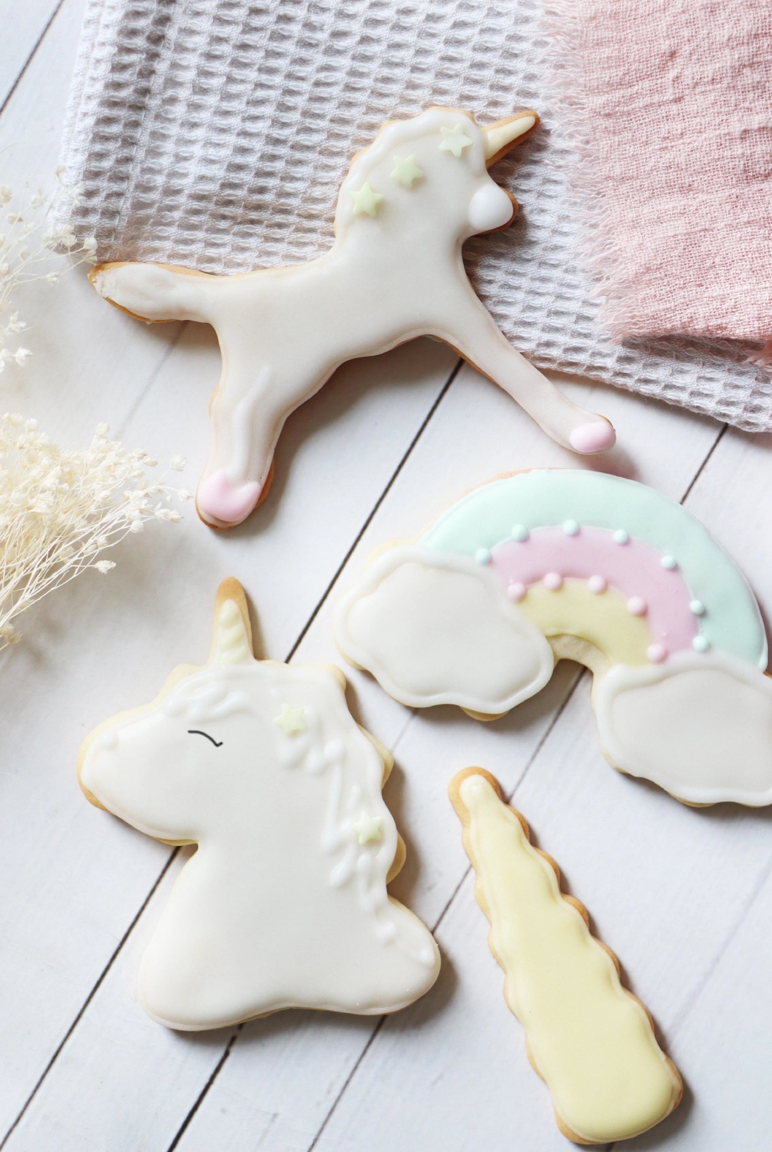 Buntes 4-teiliges Ausstecher-Set mit Einhorn-Motiven von Scrap Cooking, ideal für kreative Backprojekte und Kindergeburtstage.