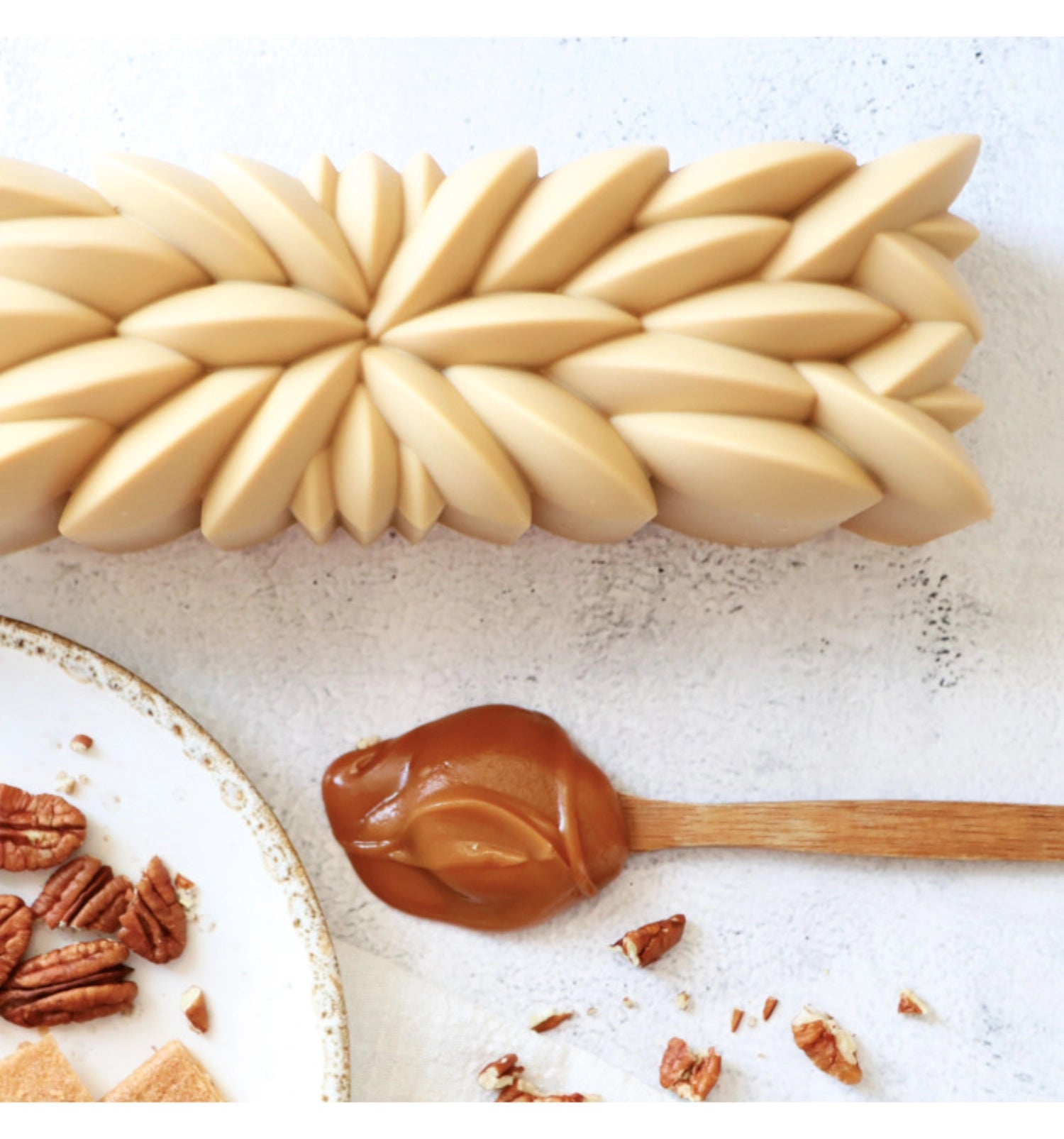 Hochwertige 3D Silikonform Bûche von Scrap Cooking, 21 cm, perfekt für die Herstellung von kunstvollen Kuchen und festlichen Leckereien.