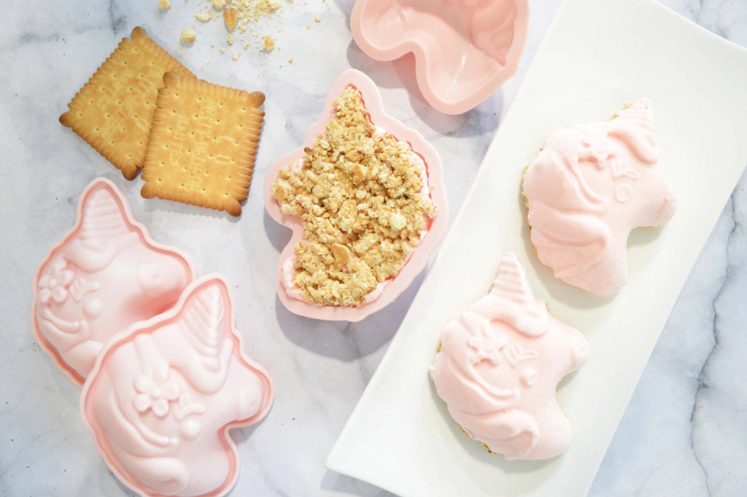 Set aus 6 bunten Silikonformen in Einhorn-Design von Scrap Cooking, perfekt für kreative Backideen und zauberhafte Desserts.