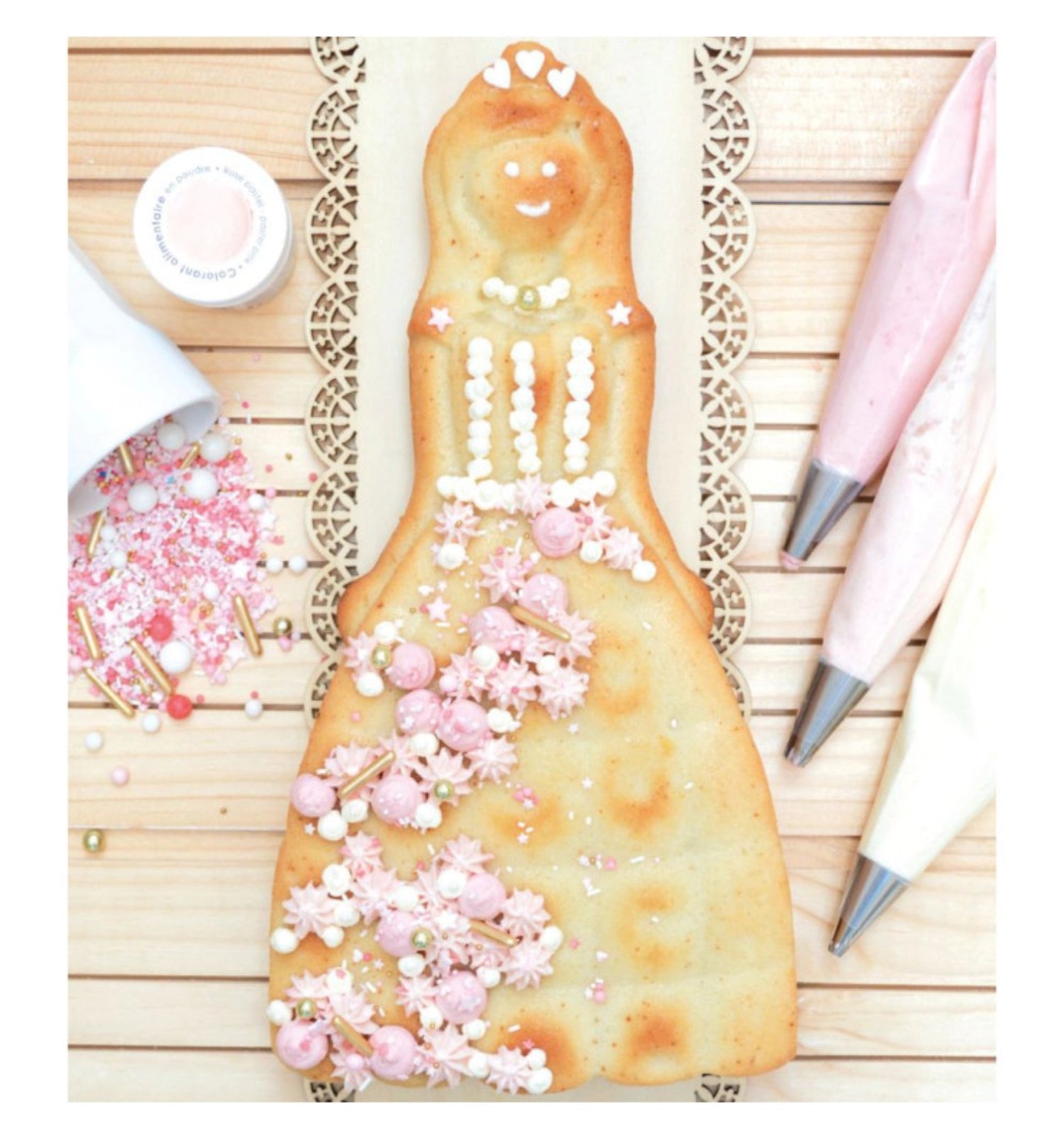 Silikonbackform Prinzessin von Scrap Cooking, 32.6x17.6x3.7cm, ideal für kreative Backprojekte und Kindergeburtstagsfeiern.