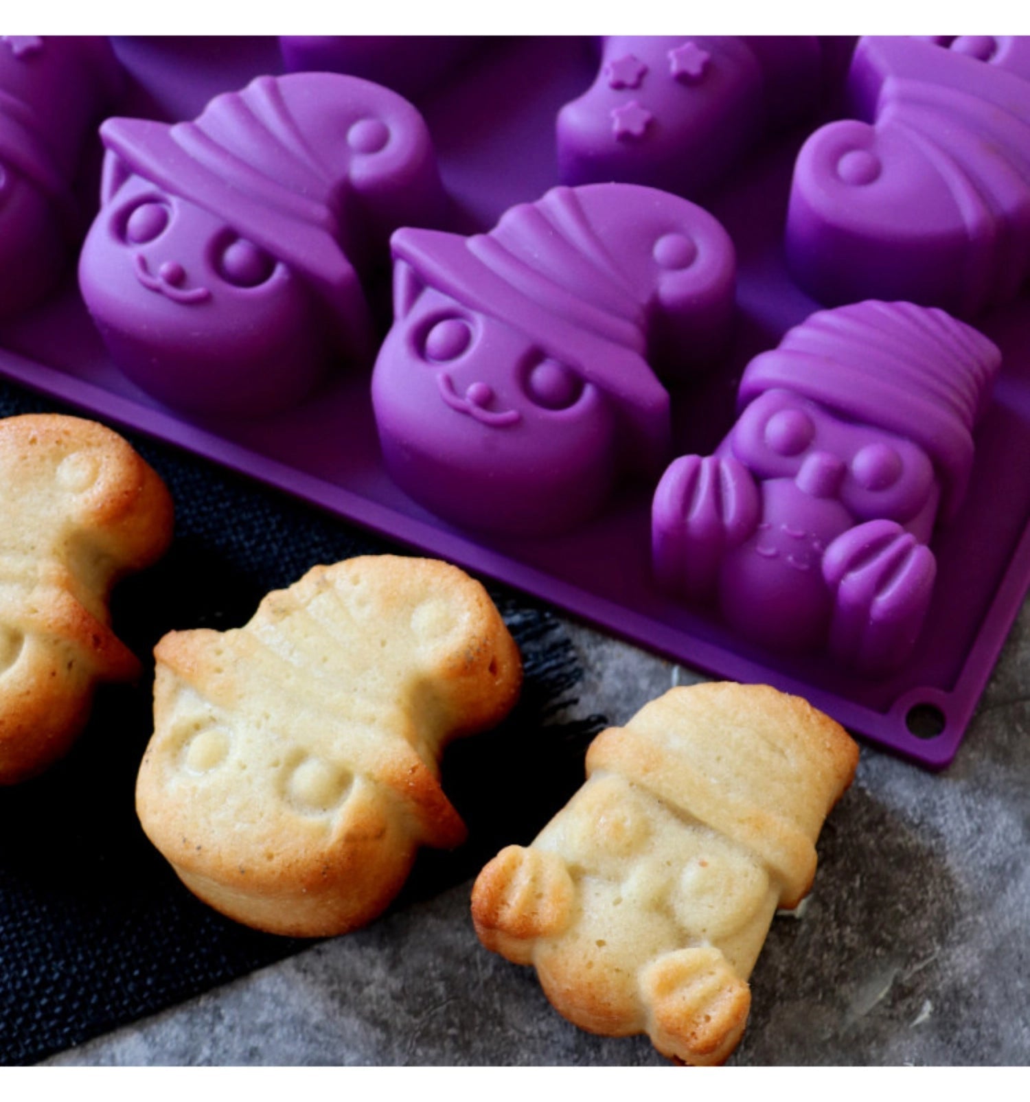 Silikon-Backform mit 8 Halloween-Motiven, perfekt für schaurige Kuchen und kreative Backprojekte zu Halloween.