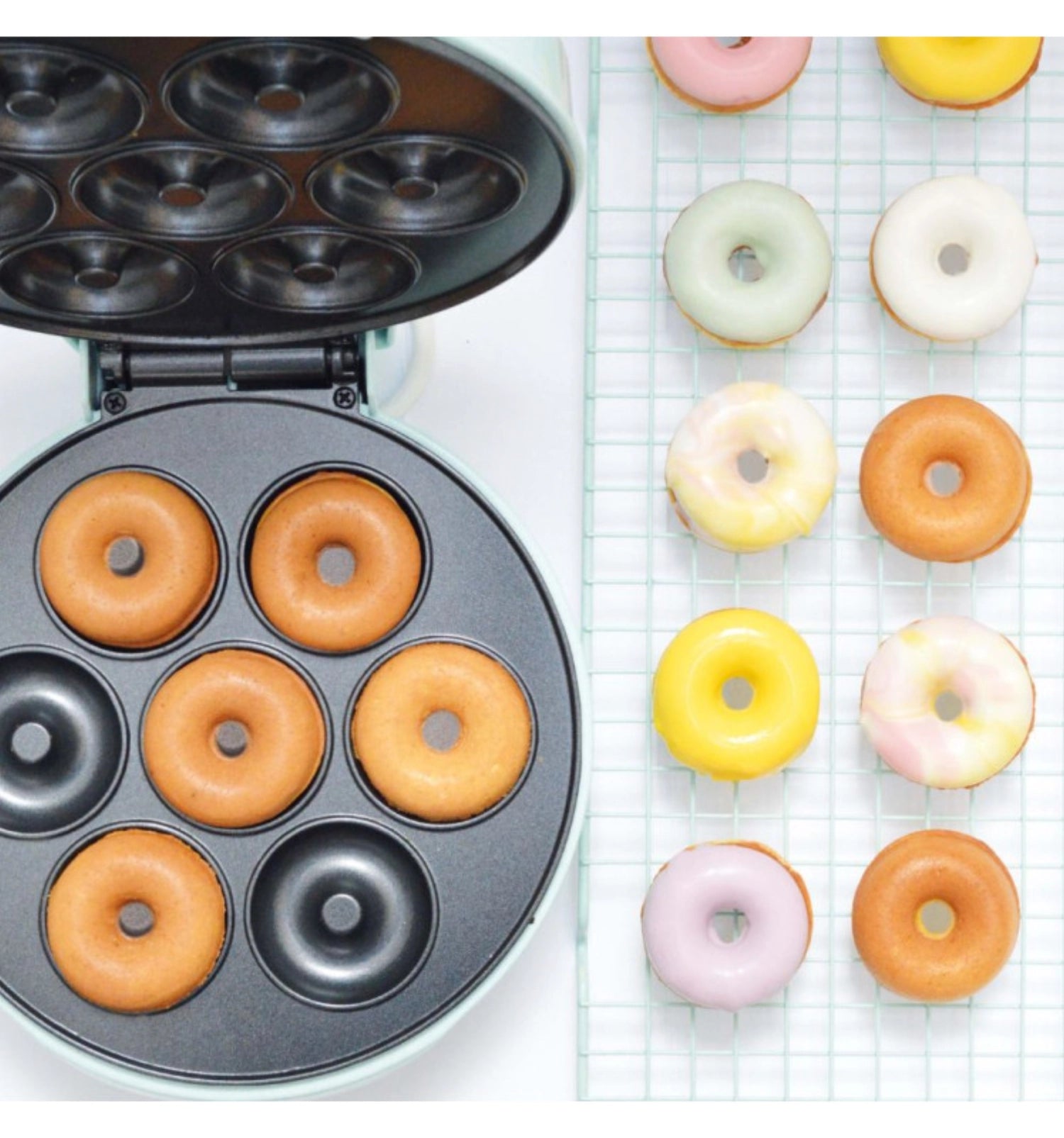 Kreiere mit der Scrap Cooking Donuts Factory im Handumdrehen köstliche, kreative Donuts! Hochwertig, platzsparend und kinderleicht in der Anwendung.