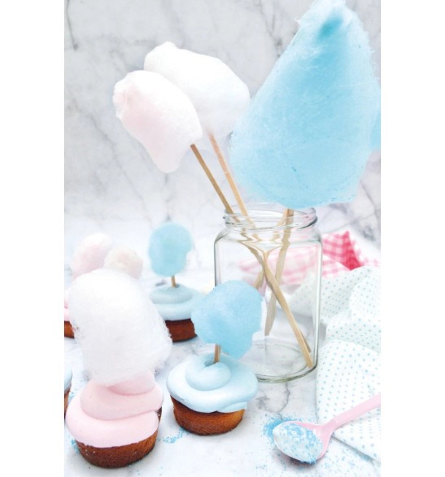 Kompakte Zuckerwattenmaschine in fröhlichem Pink von Scrap Cooking, perfekt für die Zubereitung von Zuckerwatte bei Feiern und Events.