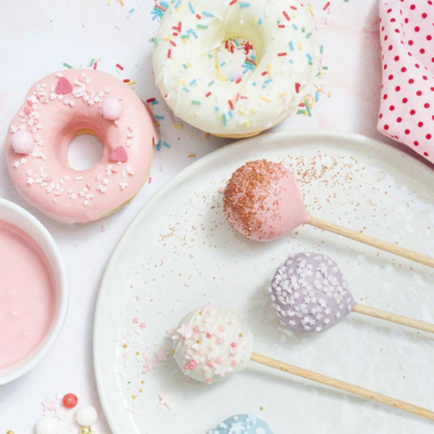 Weiße Schokoladenglasur für Drip Cakes, 130g von Scrap Cooking – ideal für das Veredeln von Torten und süßen Leckereien.
