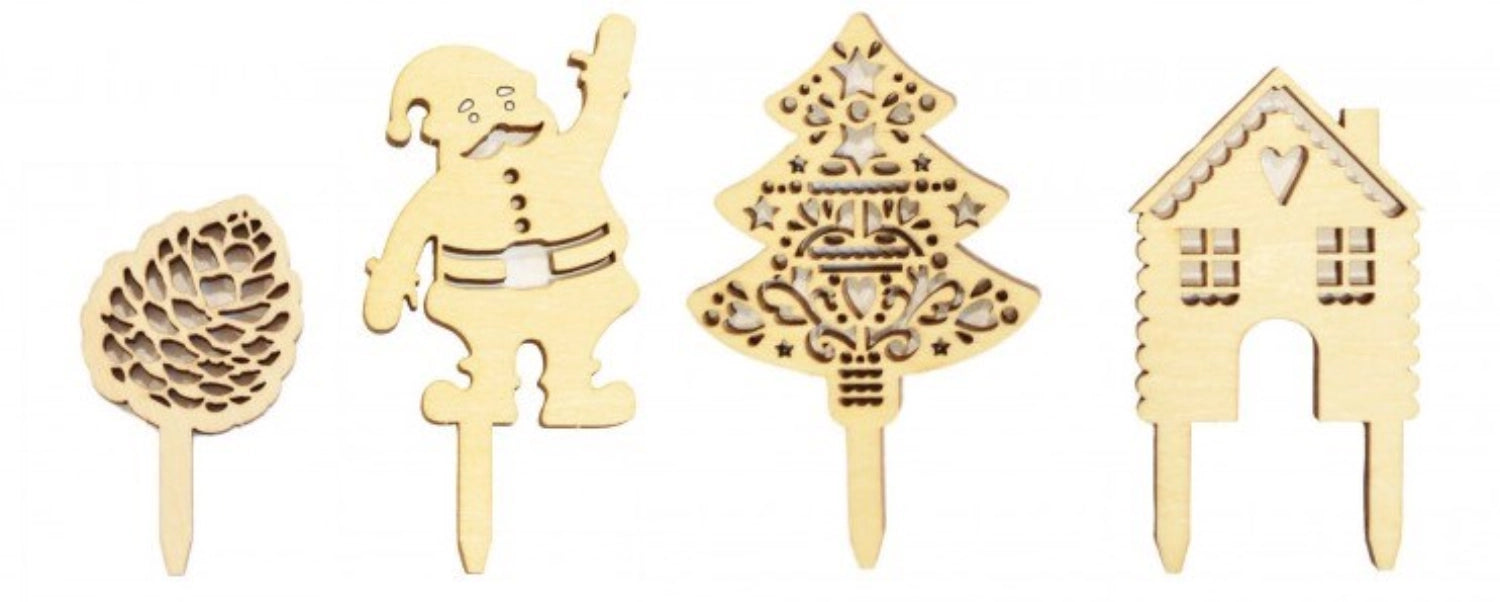 Festliches 4-teiliges Holz-Dekorationsset für Weihnachtskuchen von Scrap Cooking, ideal für kreative und ansprechende Kuchengestaltung in der Weihnachtszeit.