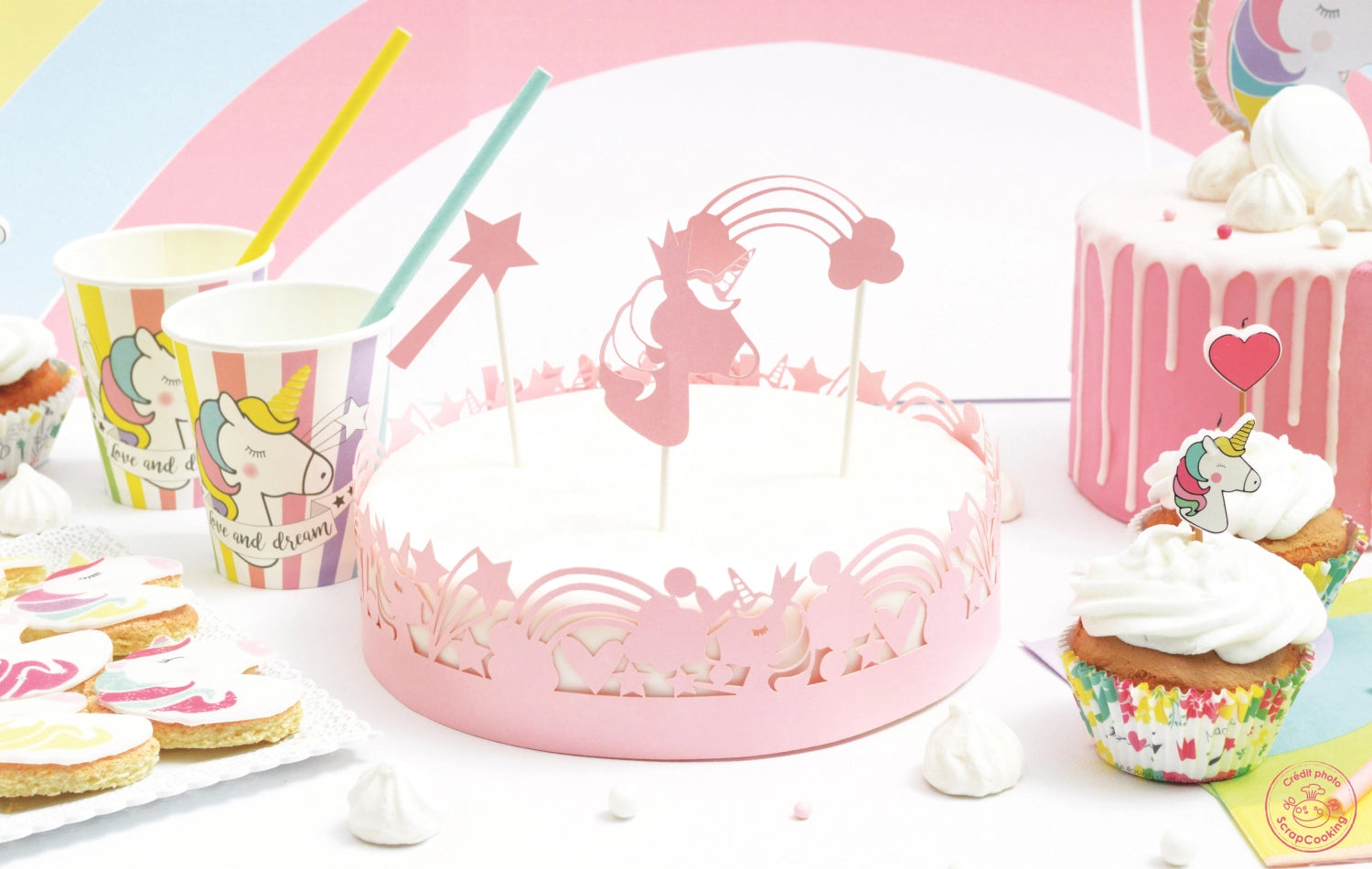 Buntes Set mit 8 Einhorn-Kerzen von Scrap Cooking, ideal für festliche Anlässe und fantasievolle Tortenverzierungen.