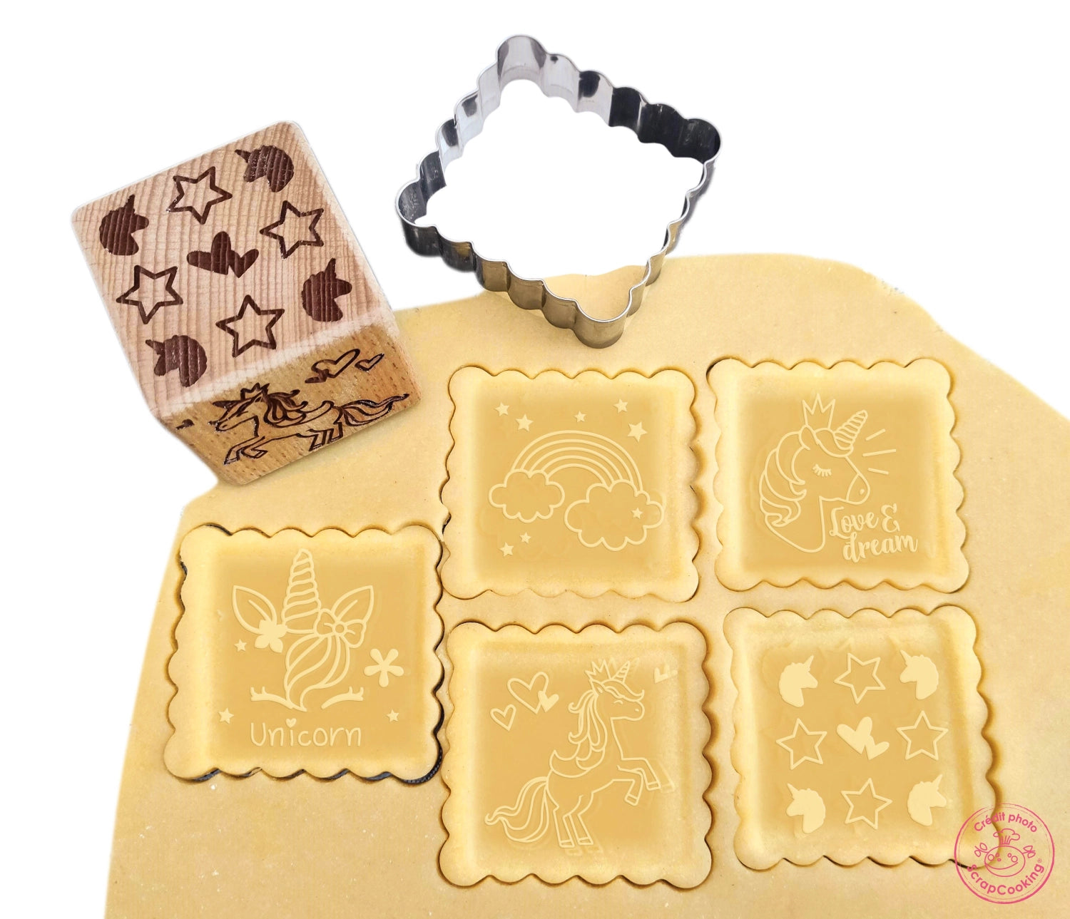 Verspielter Cookie Stamp und Ausstecher in Einhorn-Design, ideal für magische Keks-Kreationen und kreative Backprojekte.