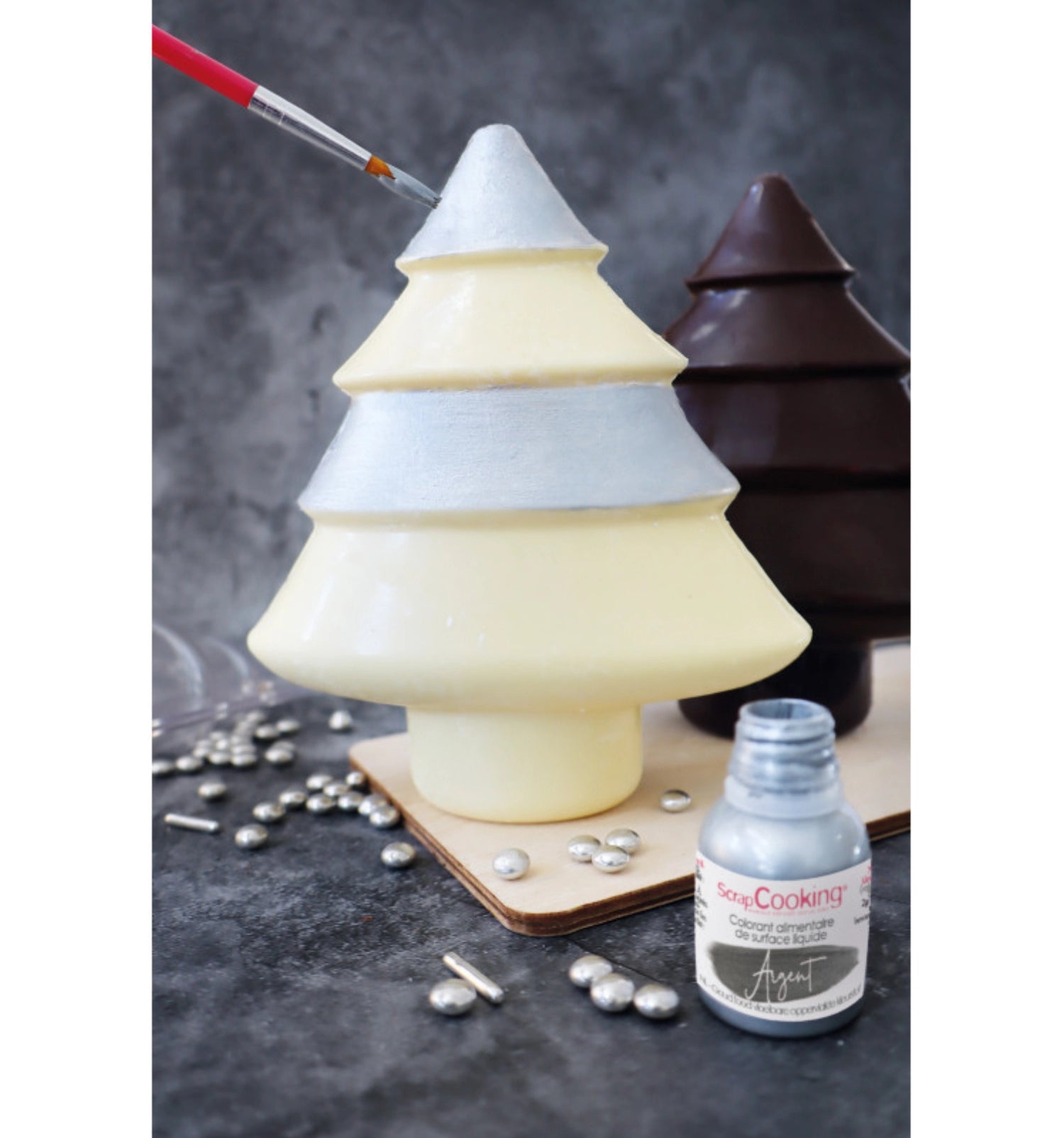 Kreieren Sie mit der 3D Schokoladenform Weihnachtsbaum von Scrap Cooking einen festlichen Schokoladenbaum, der Ihre Gäste begeistert und Ihre Weihnachtsbäckerei aufwertet!