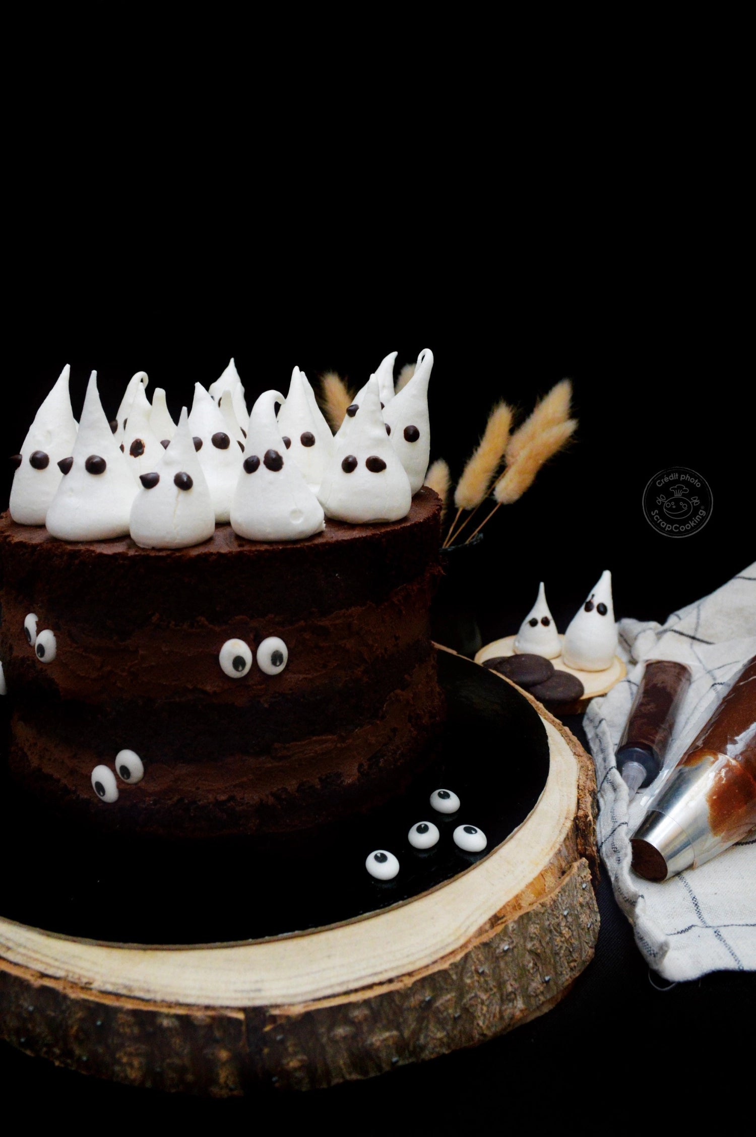 Zuckeraugen in lebhaften Farben, perfekt zum Dekorieren von Kuchen, Cupcakes und anderen süßen Leckereien für besondere Anlässe.