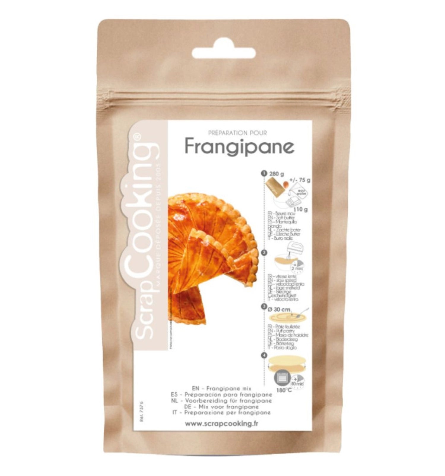 Ovaler Almira Esstisch von White Label Living, elegant und modern, ideal für stilvolle Essbereiche, in warmen Holztönen.