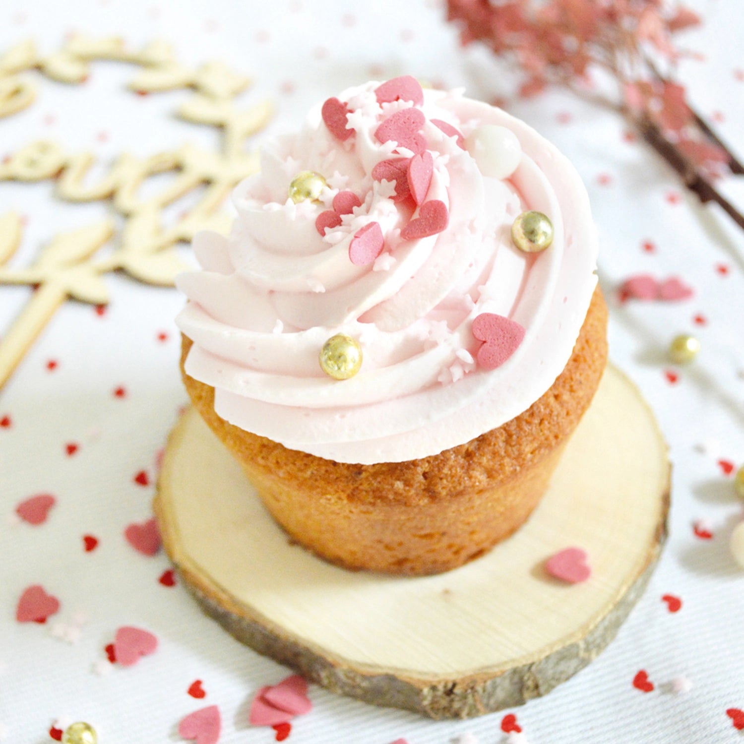 Süße Deko Zucker Herzen in sanften Weiß- und Rosatönen, perfekt zum Verzieren von Torten, Cupcakes und anderen Leckereien, 50g von Scrap Cooking.