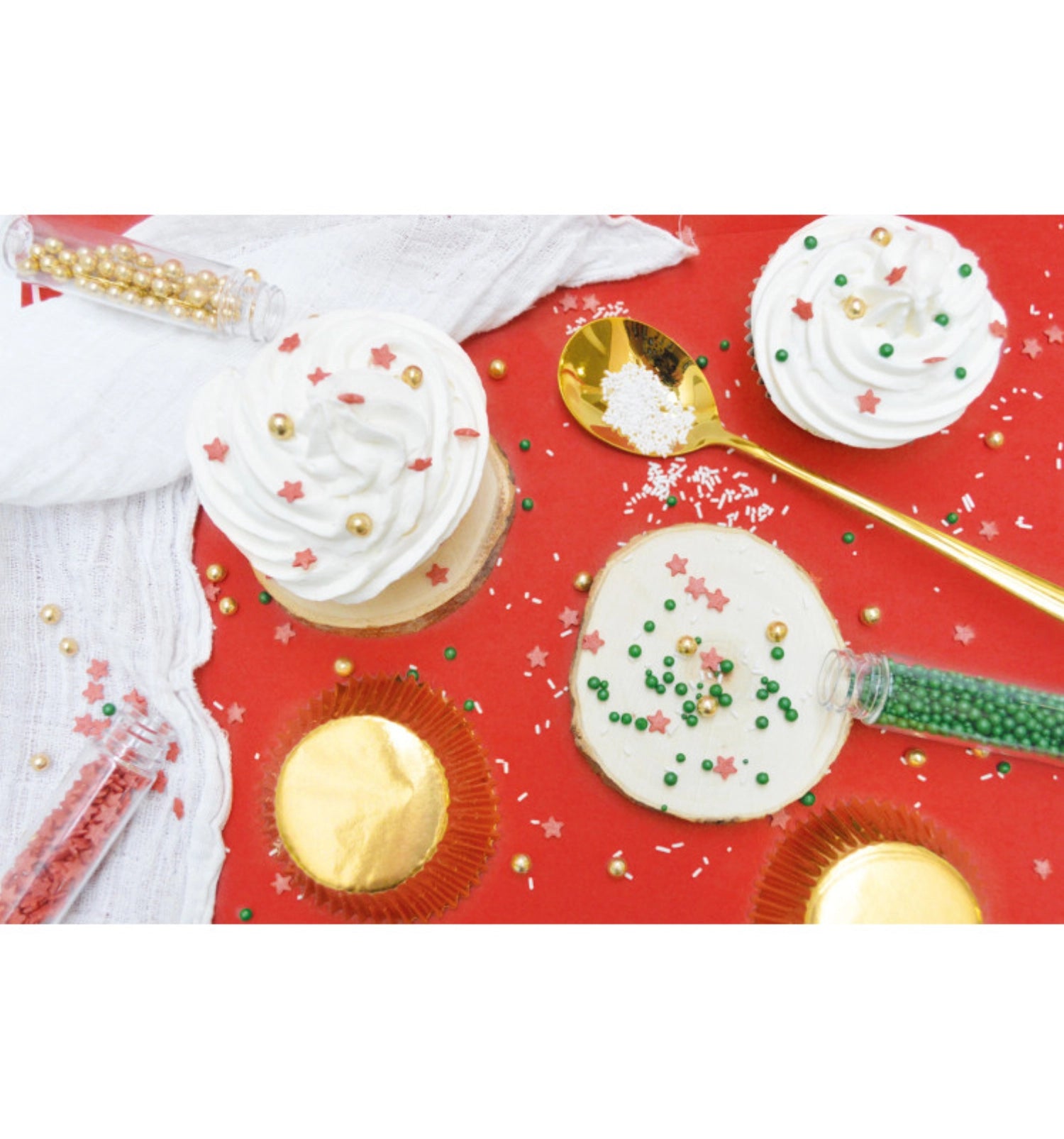 Verleihen Sie Ihren Weihnachtsleckereien mit dem 4er Set Zuckerdekors von Scrap Cooking einen festlichen Glanz und köstlichen Geschmack!