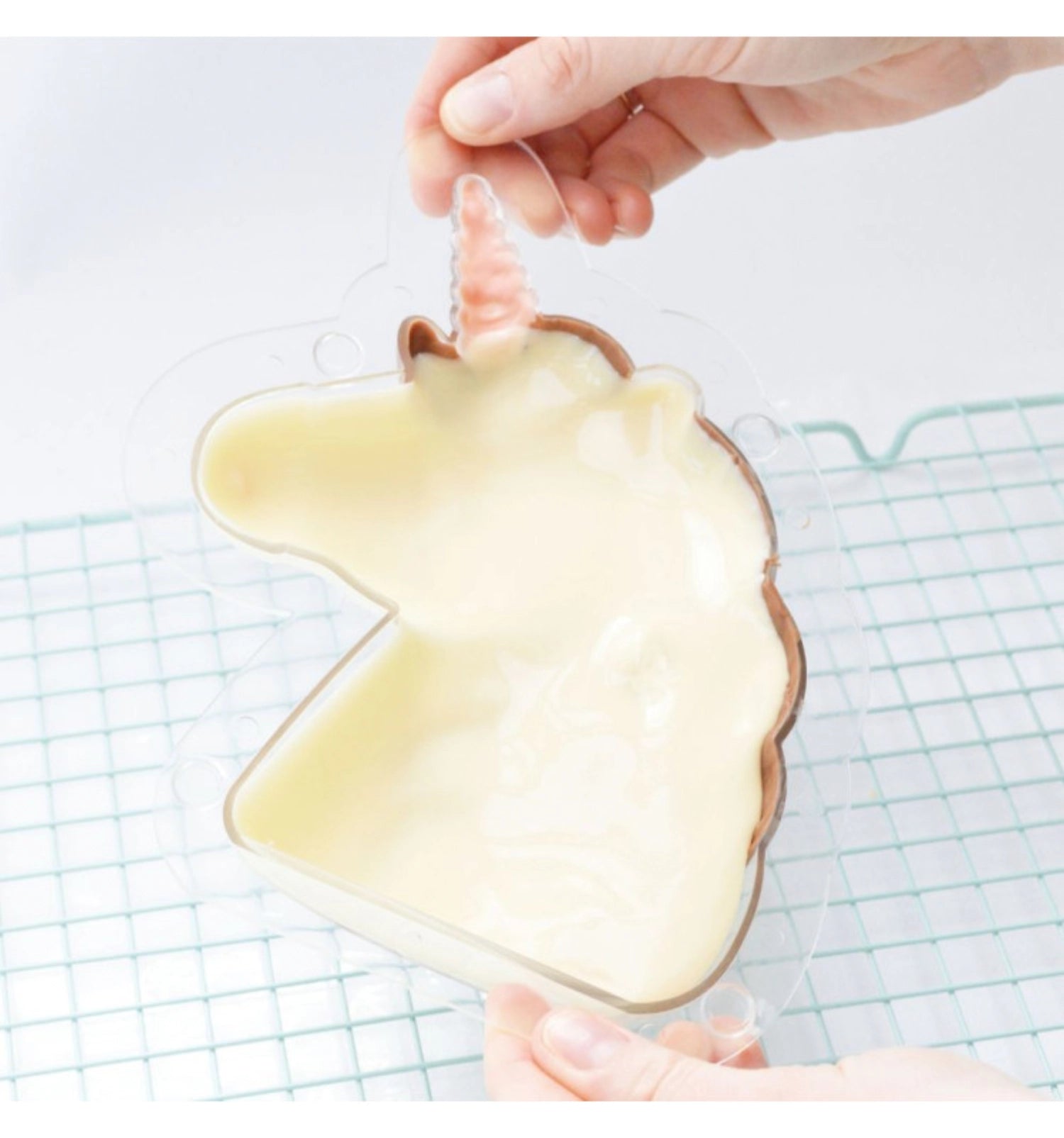 Schokoladenkuvertüre Blanc 190g von Scrap Cooking, hochwertige weiße Schokolade für kreative Backprojekte und Desserts.