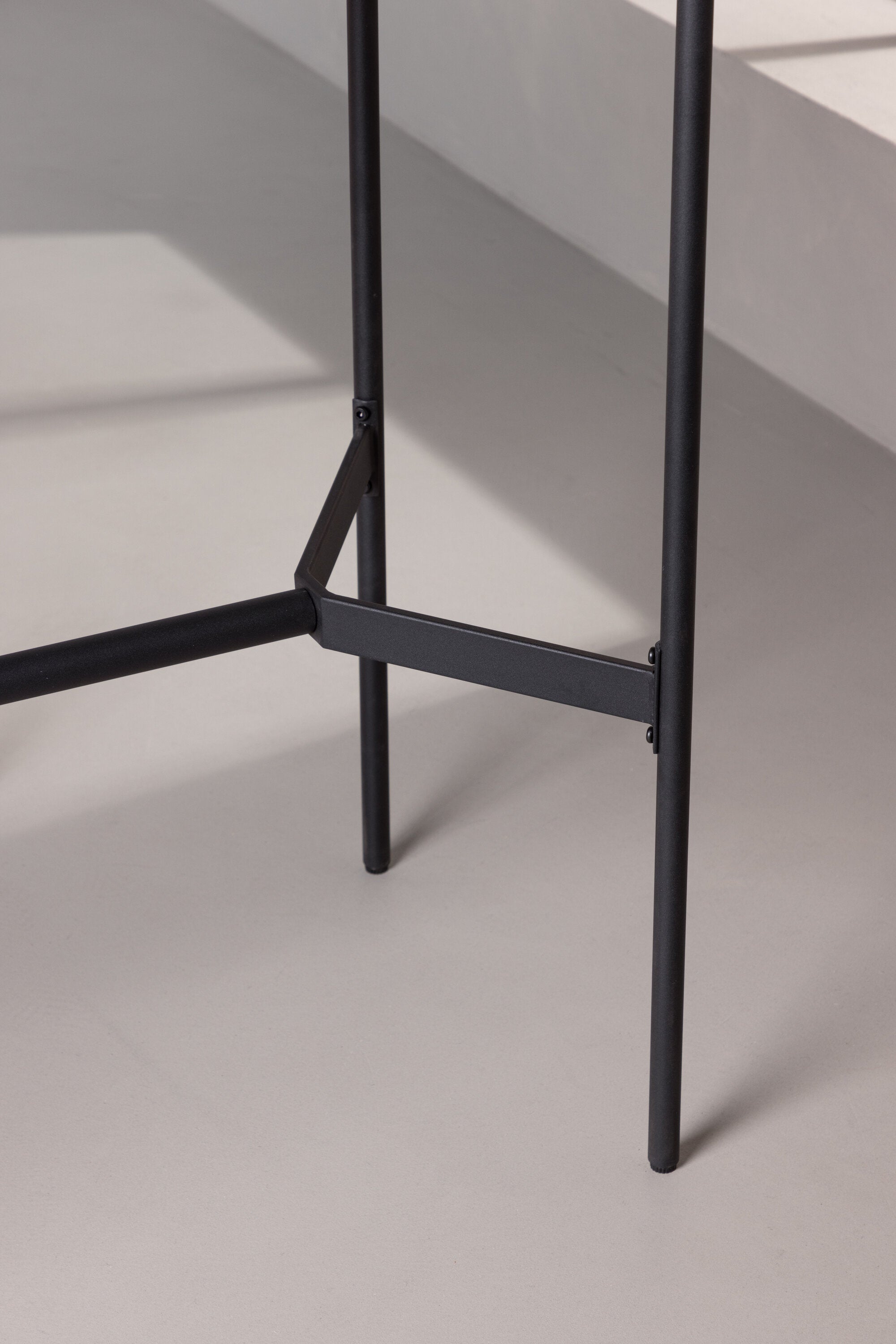 Rax Bartisch in Schwarz präsentiert im Onlineshop von KAQTU Design AG. Hochtisch ist von Venture Home