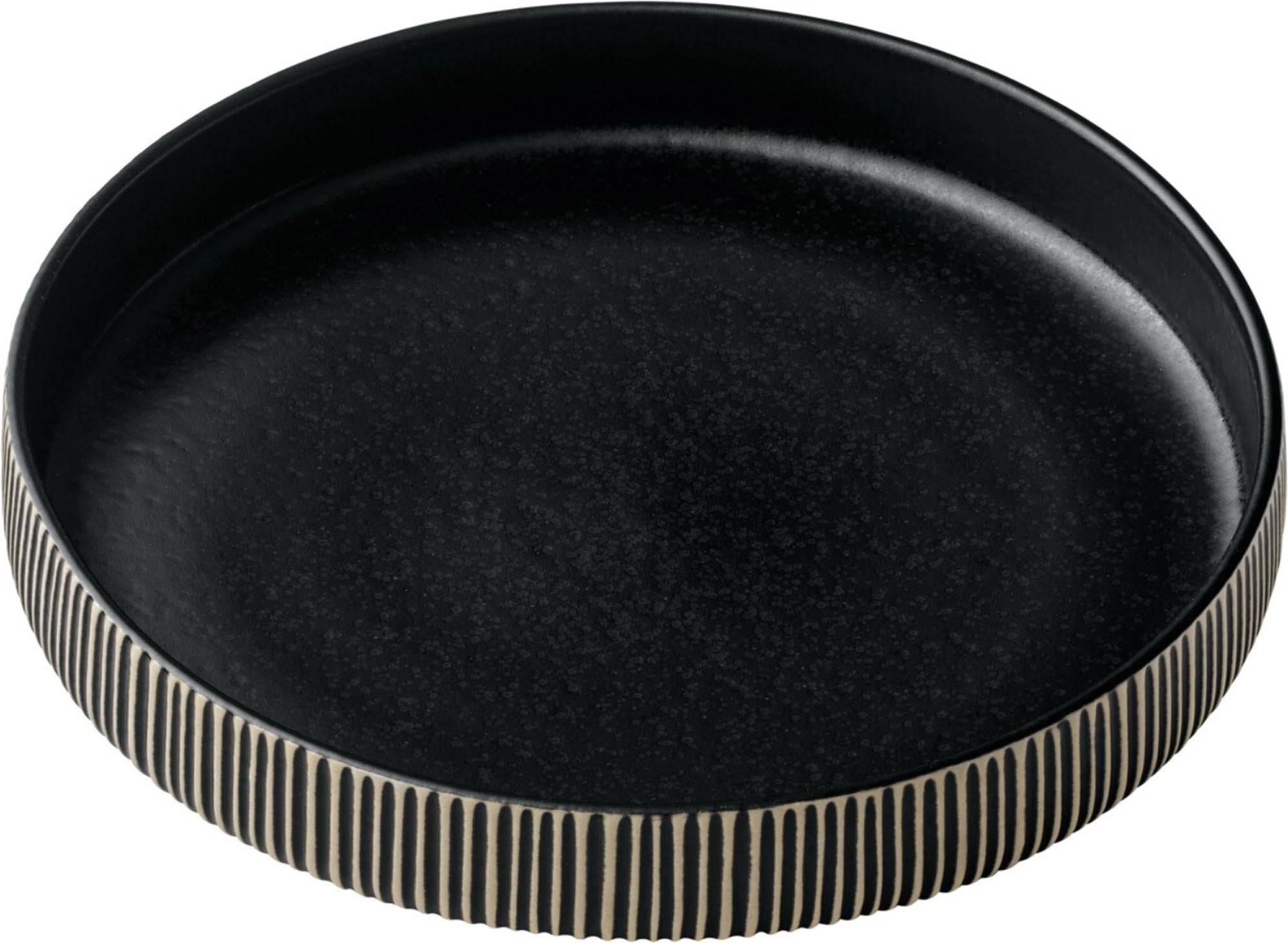 Eleganter, tiefer Teller aus robustem Steinzeug mit modernem Schwarz-Weiss-Relief, ideal für stilvolle Speisenpräsentation.