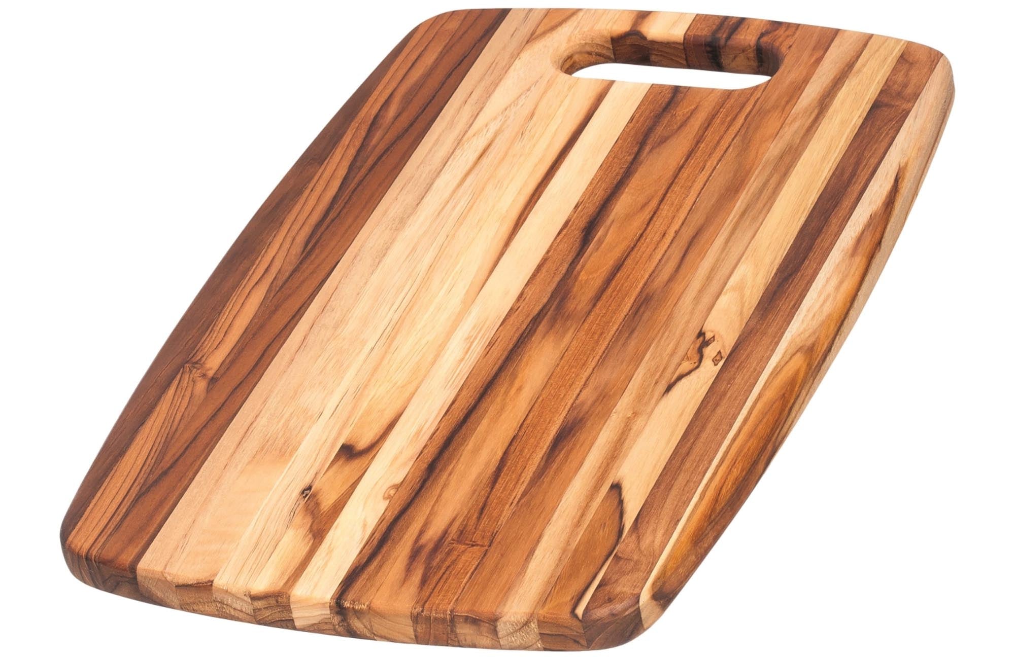 Elegantes Teak Schneide- und Servierbrett mit Griff, 46x30.5x1.9 cm, langlebig, pflegeleicht, ideal zum Schneiden und Servieren.