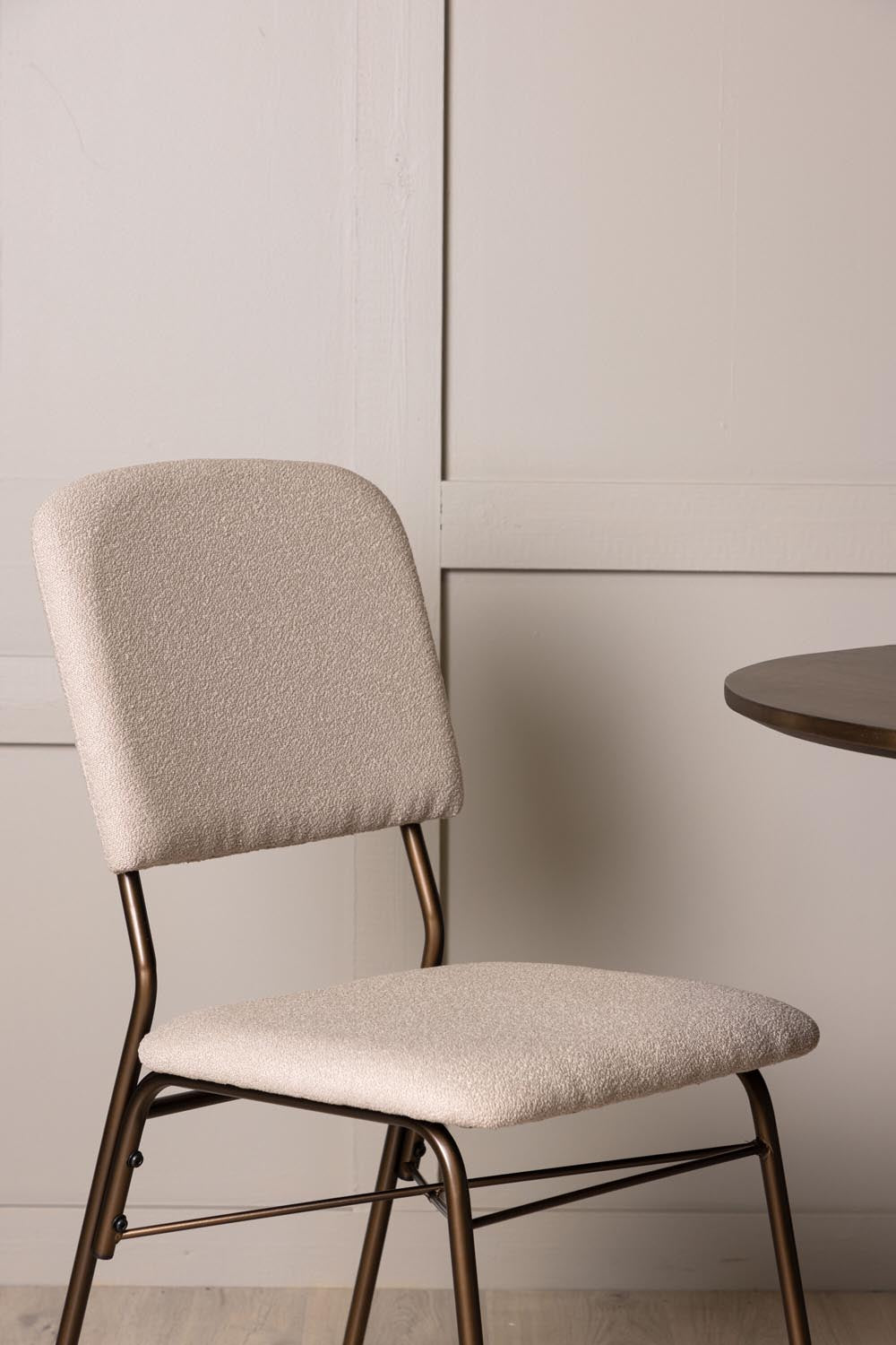 Dieser Stuhl in Beige präsentiert im Onlineshop von KAQTU Design AG. Stuhl ist von Venture Home