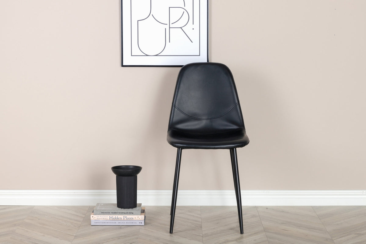 Polar Stuhl in Schwarz präsentiert im Onlineshop von KAQTU Design AG. Stuhl ist von Venture Home