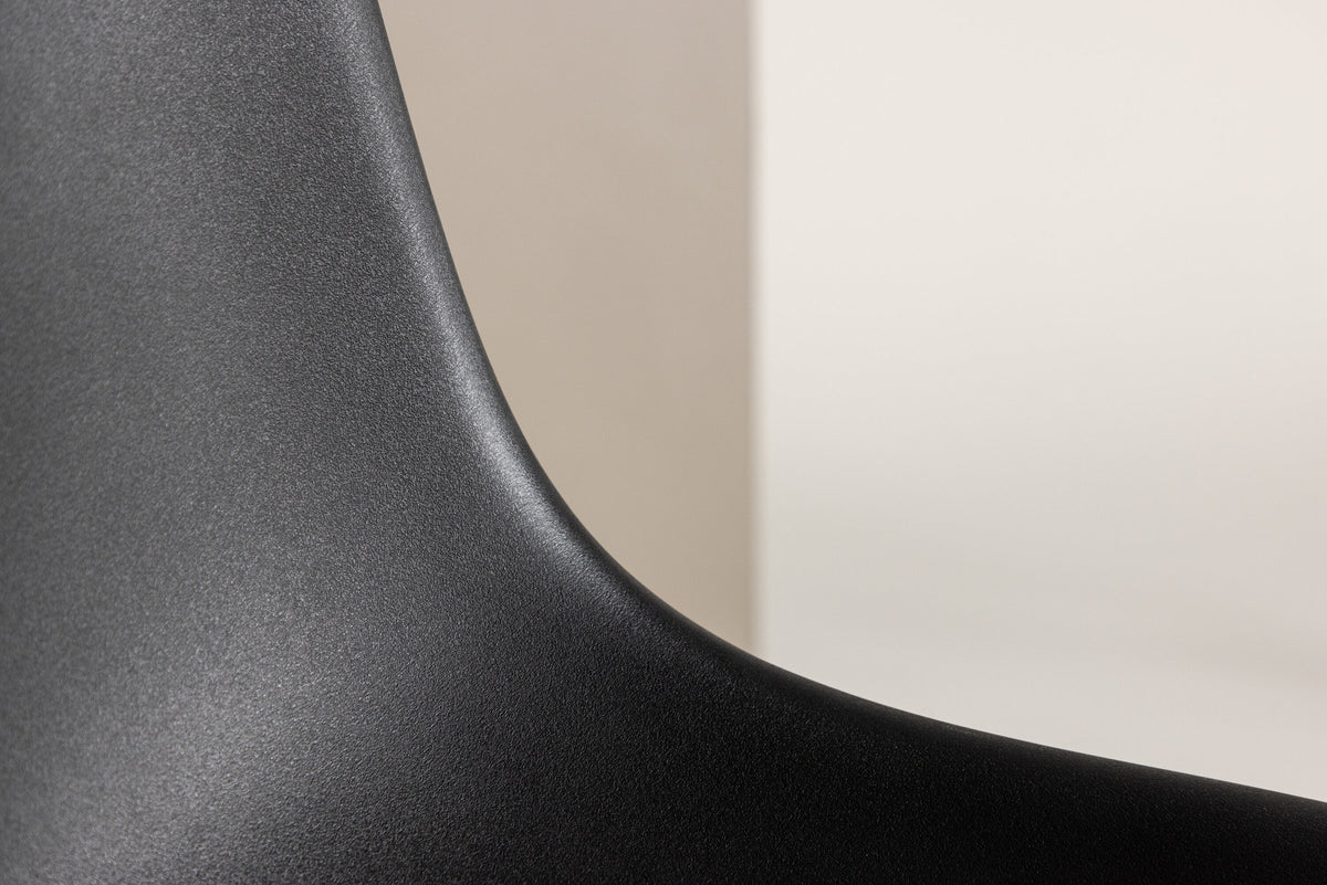 Polar Stuhl Plastic in Schwarz präsentiert im Onlineshop von KAQTU Design AG. Stuhl ist von Venture Home