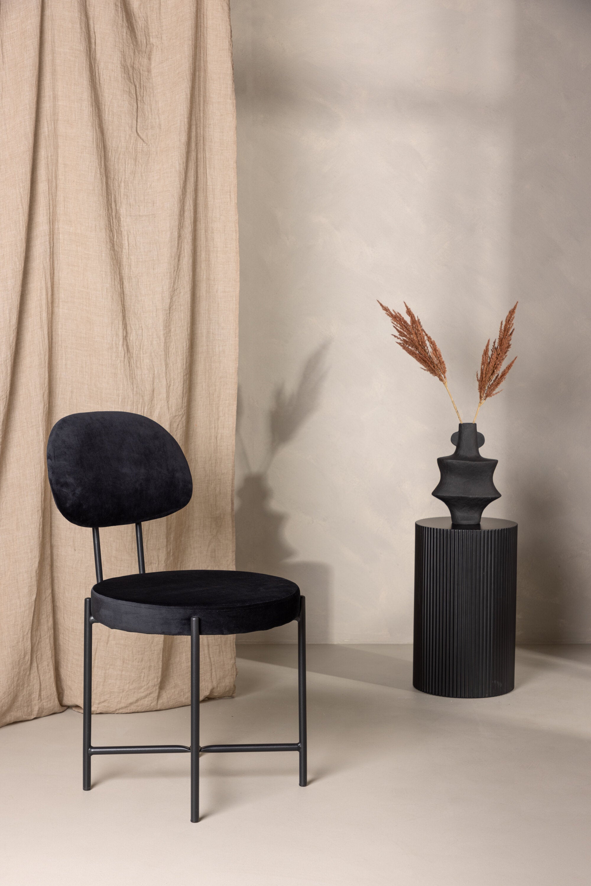 Stella Stuhl in Schwarz präsentiert im Onlineshop von KAQTU Design AG. Stuhl ist von Venture Home