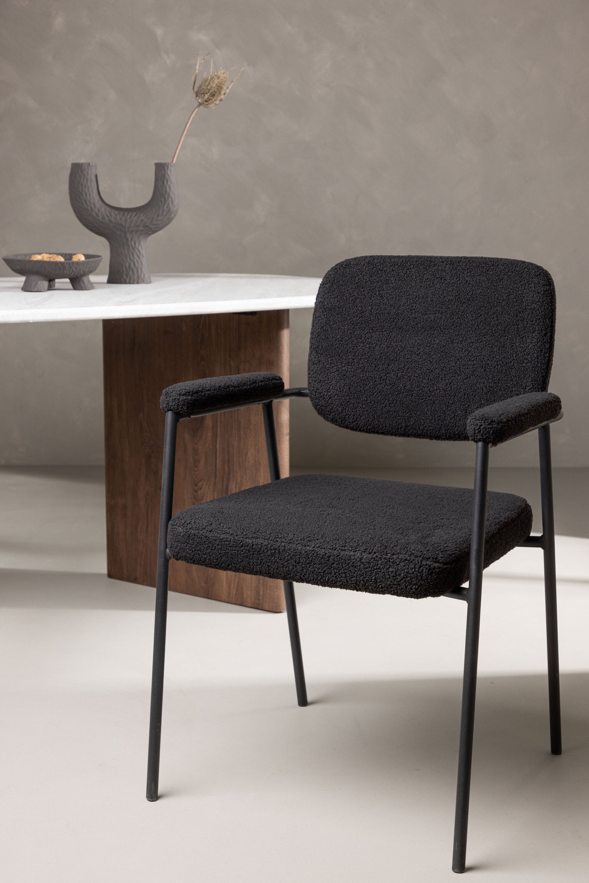 Yesterday  Stuhl in Schwarz präsentiert im Onlineshop von KAQTU Design AG. Stuhl mit Armlehne ist von Venture Home