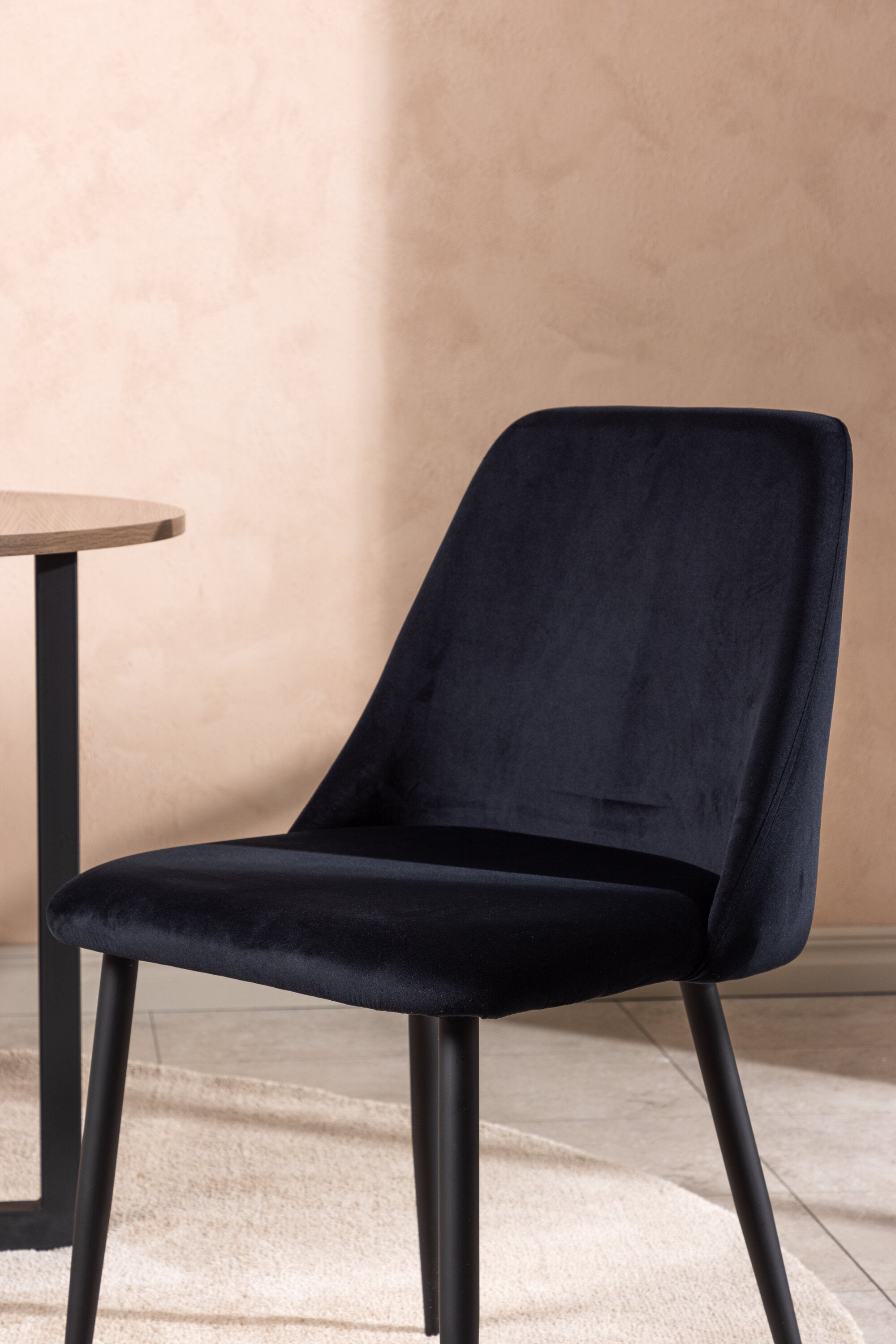 Night Stuhl in Schwarz präsentiert im Onlineshop von KAQTU Design AG. Stuhl ist von Venture Home