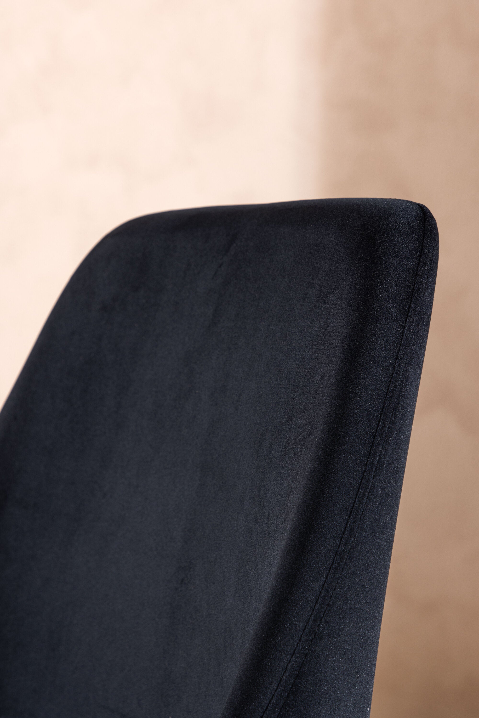 Night Stuhl in Schwarz präsentiert im Onlineshop von KAQTU Design AG. Stuhl ist von Venture Home