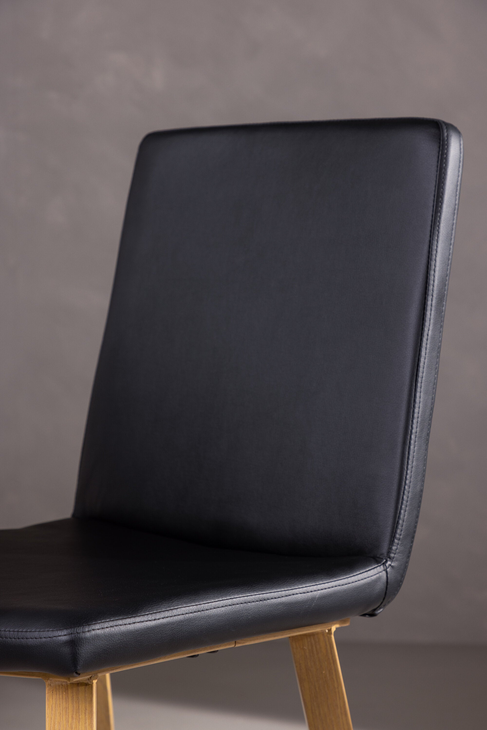 Heute  Stuhl in Schwarz präsentiert im Onlineshop von KAQTU Design AG. Stuhl ist von Venture Home