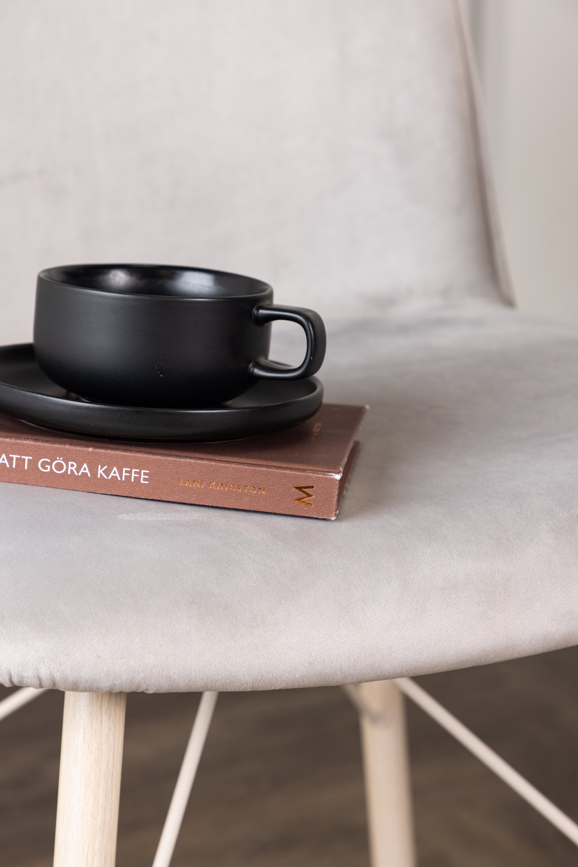 Everyday Stuhl in Grau präsentiert im Onlineshop von KAQTU Design AG. Stuhl ist von Venture Home