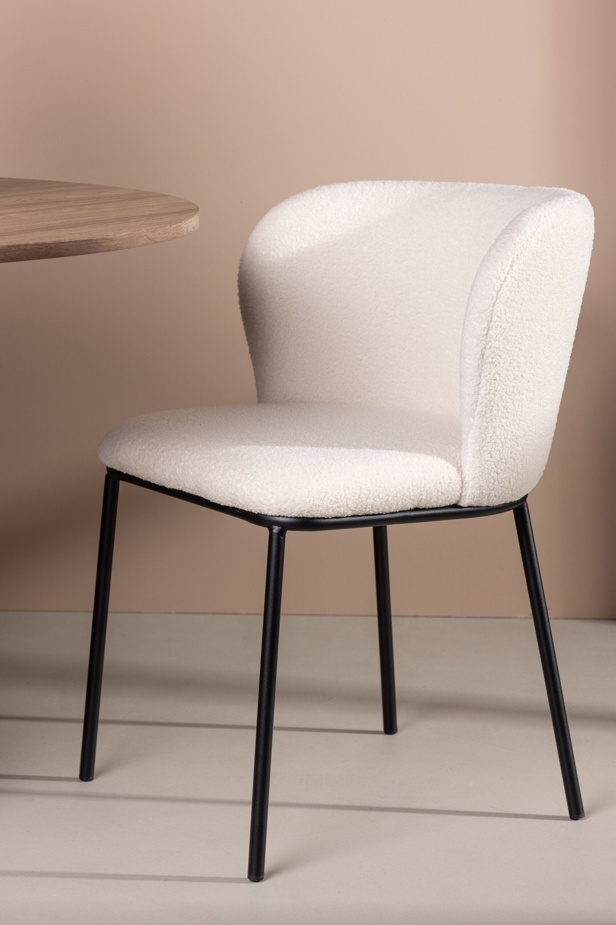 Edina Stuhl in Weiss präsentiert im Onlineshop von KAQTU Design AG. Schalenstuhl ist von Venture Home