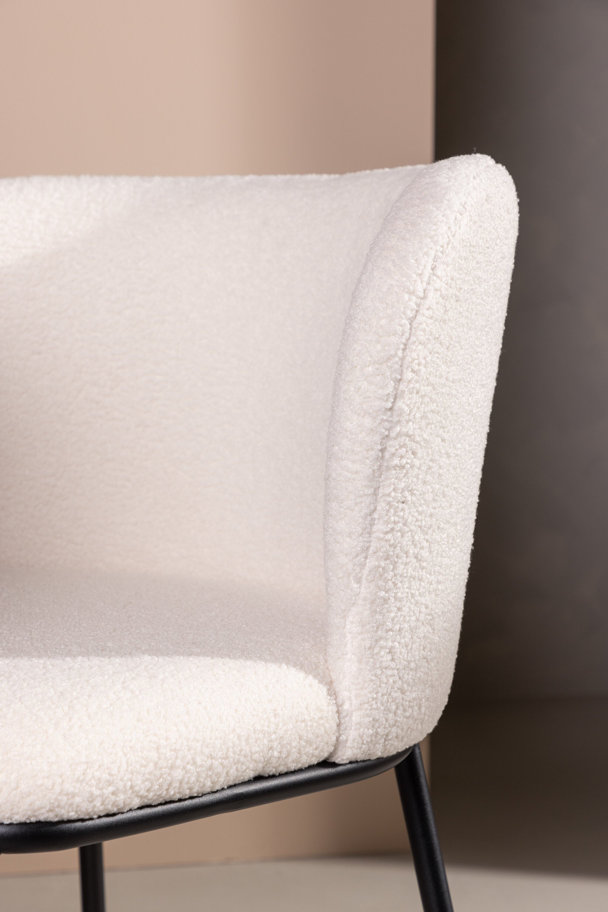Edina Stuhl in Weiss präsentiert im Onlineshop von KAQTU Design AG. Schalenstuhl ist von Venture Home