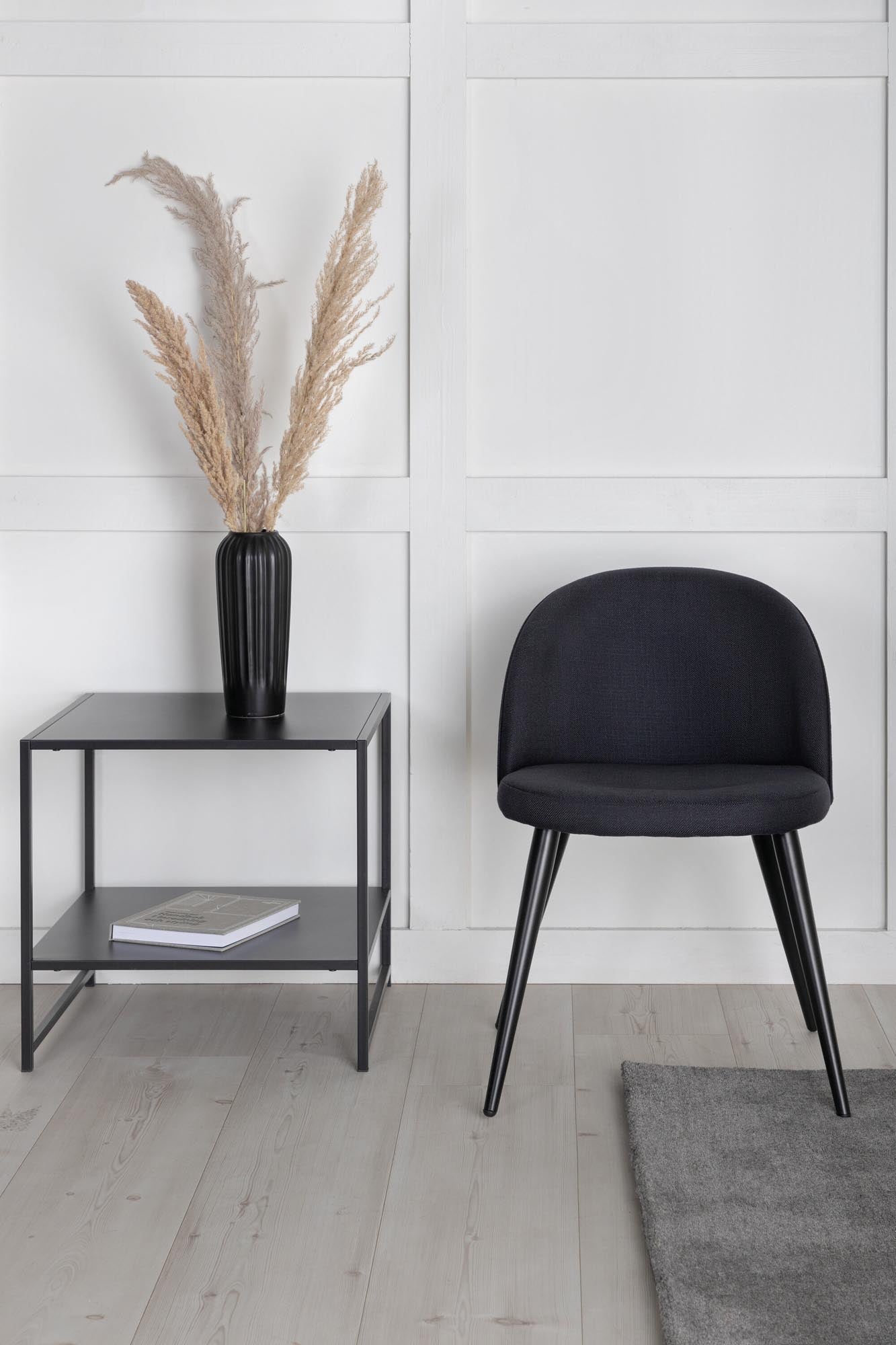 Luxuriöser Velvet Stuhl von Venture Home: Edler Samtbezug, ergonomische Form und stilvolle Metallbeine für einladenden Komfort in Ihrem Zuhause.