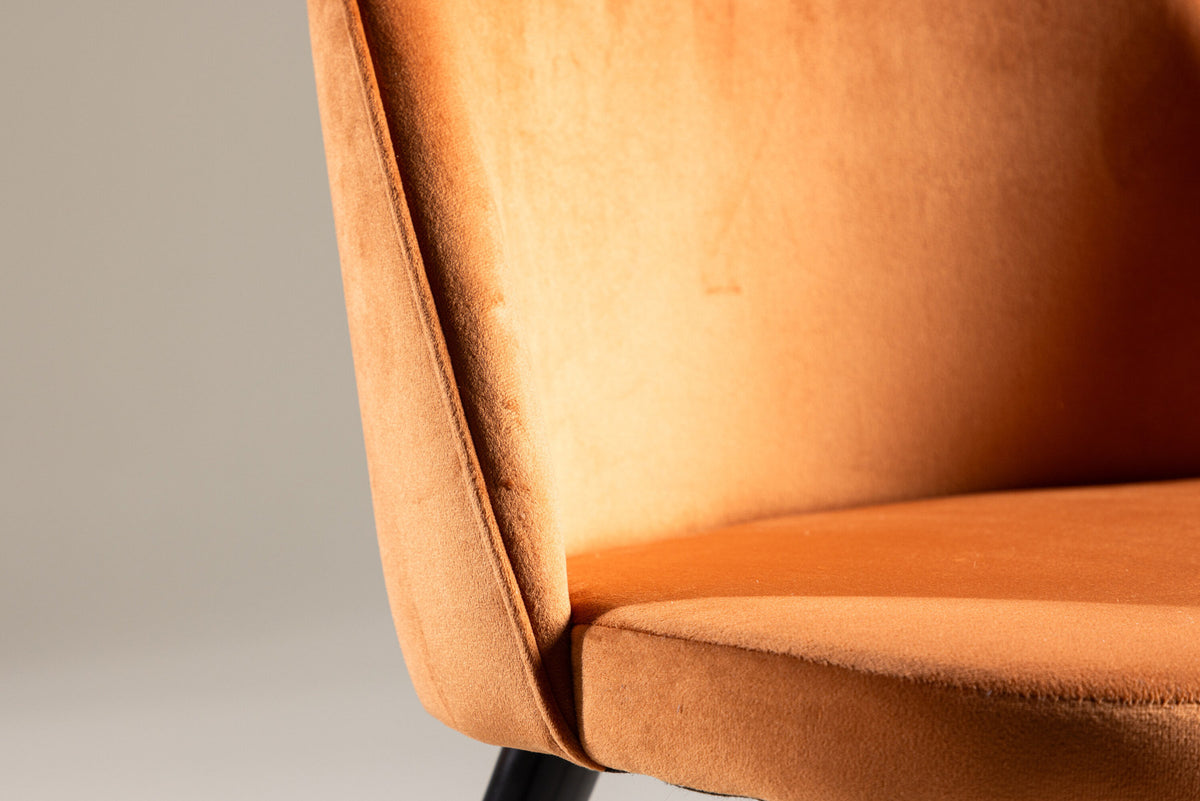 Velvet Matstol Stuhl in Rostiges Orange / Schwarz präsentiert im Onlineshop von KAQTU Design AG. Schalenstuhl ist von Venture Home