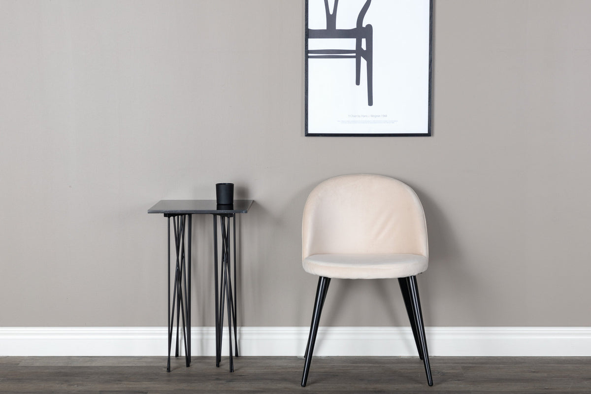 Velvet Matstol Stuhl in Beige / Schwarz präsentiert im Onlineshop von KAQTU Design AG. Schalenstuhl ist von Venture Home