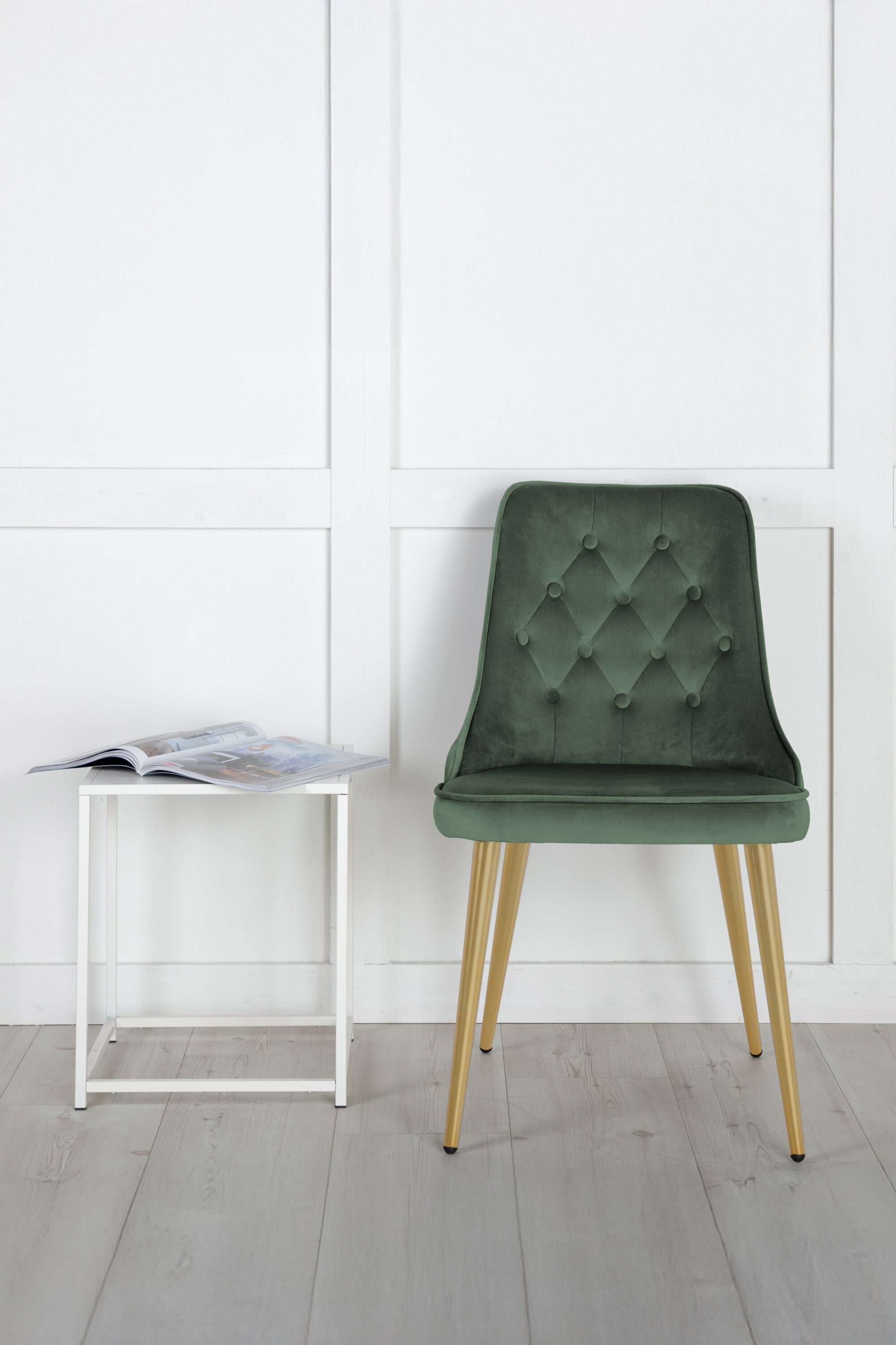 Velvet Lyx Stuhl in Grün präsentiert im Onlineshop von KAQTU Design AG. Stuhl ist von Venture Home