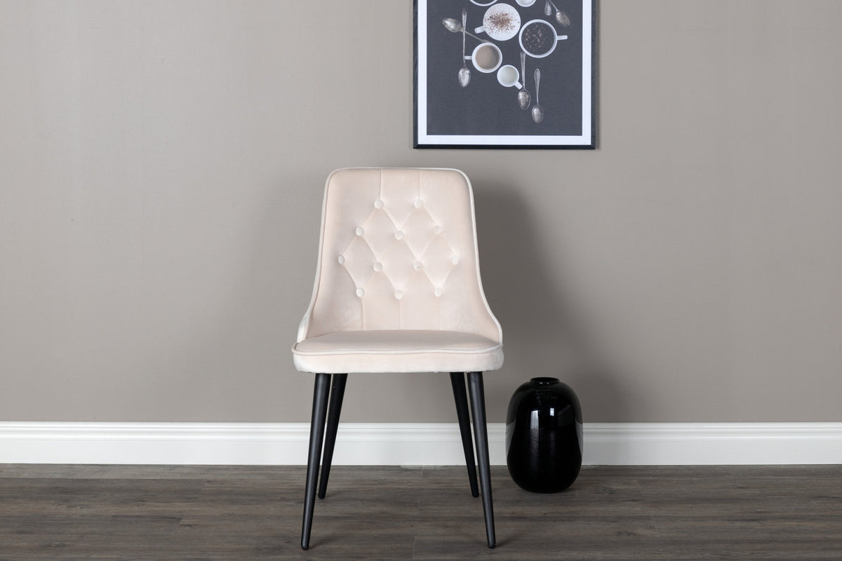 Velvet Deluxe Stuhl in Beige / Schwarz präsentiert im Onlineshop von KAQTU Design AG. Stuhl ist von Venture Home