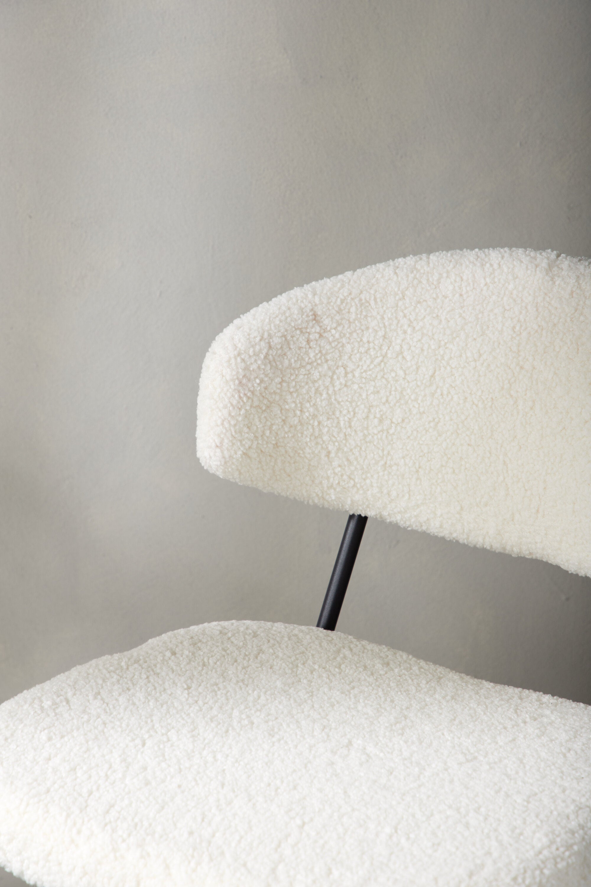 Chico Stuhl in Weiss präsentiert im Onlineshop von KAQTU Design AG. Stuhl ist von Venture Home