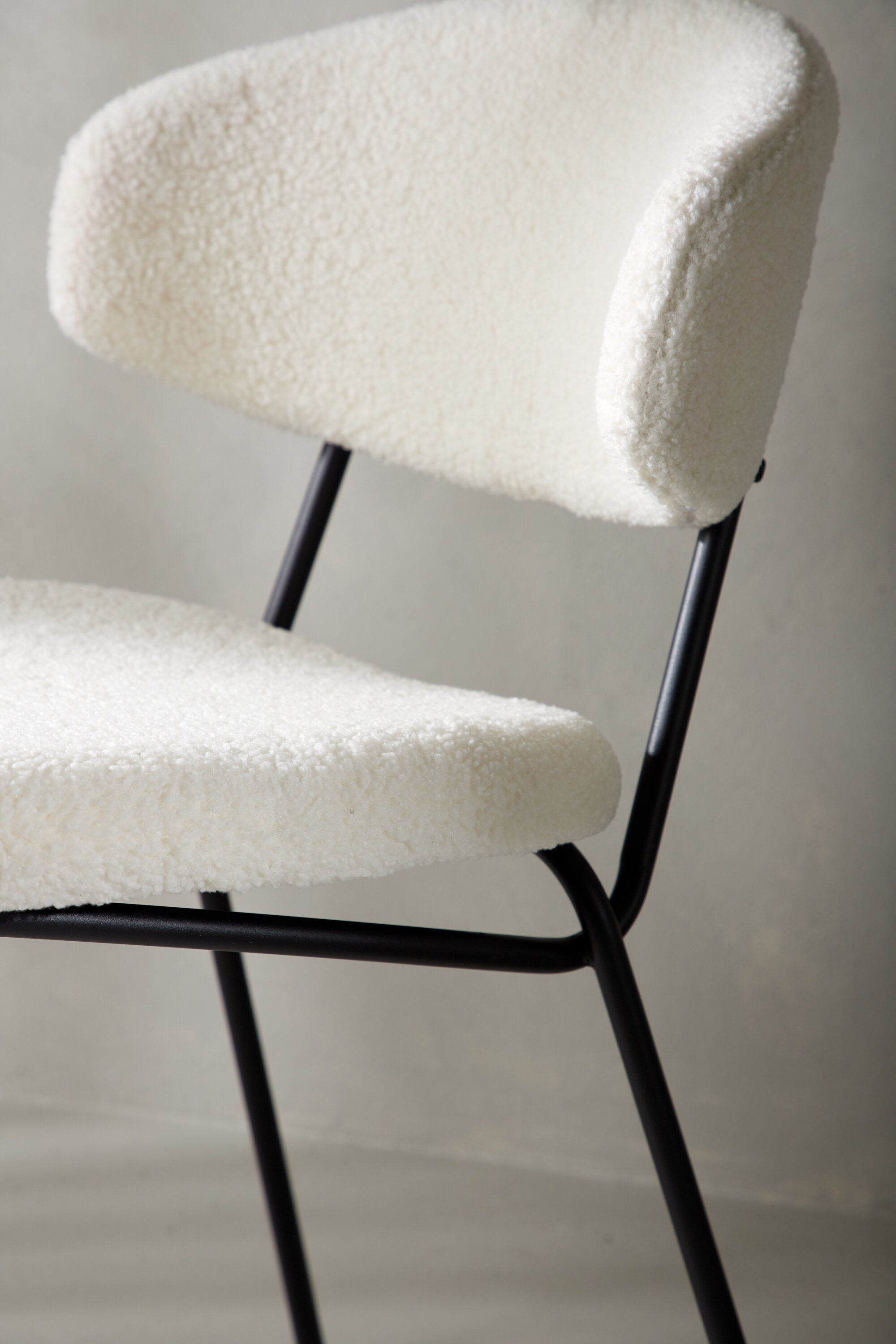Chico Stuhl in Weiss präsentiert im Onlineshop von KAQTU Design AG. Stuhl ist von Venture Home