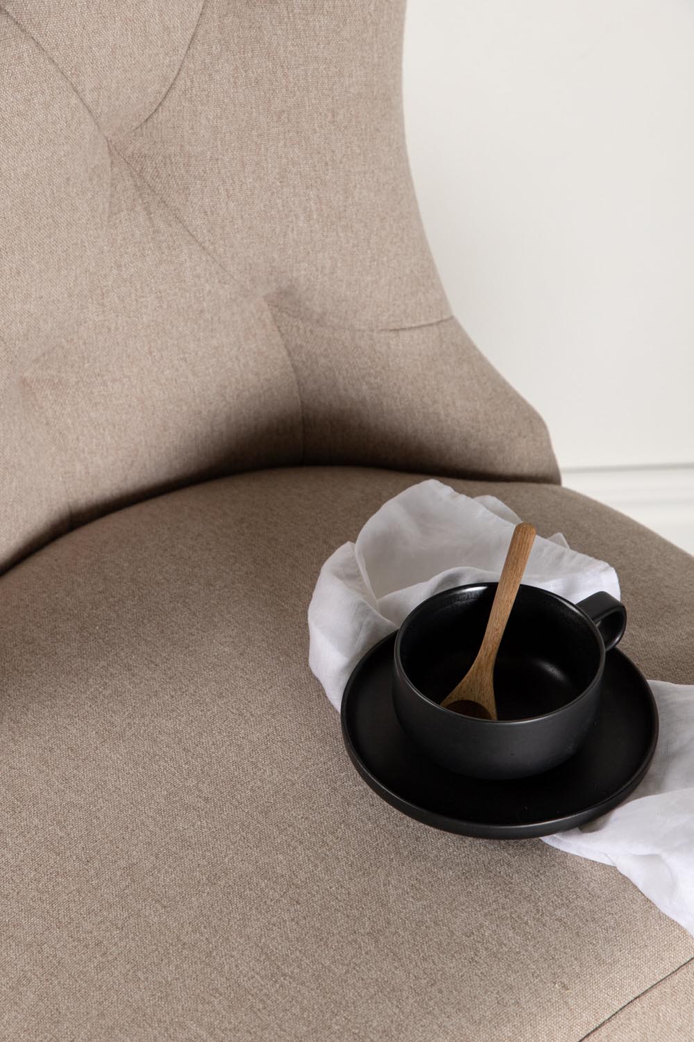 Vista Stuhl in Beige präsentiert im Onlineshop von KAQTU Design AG. Stuhl ist von Venture Home