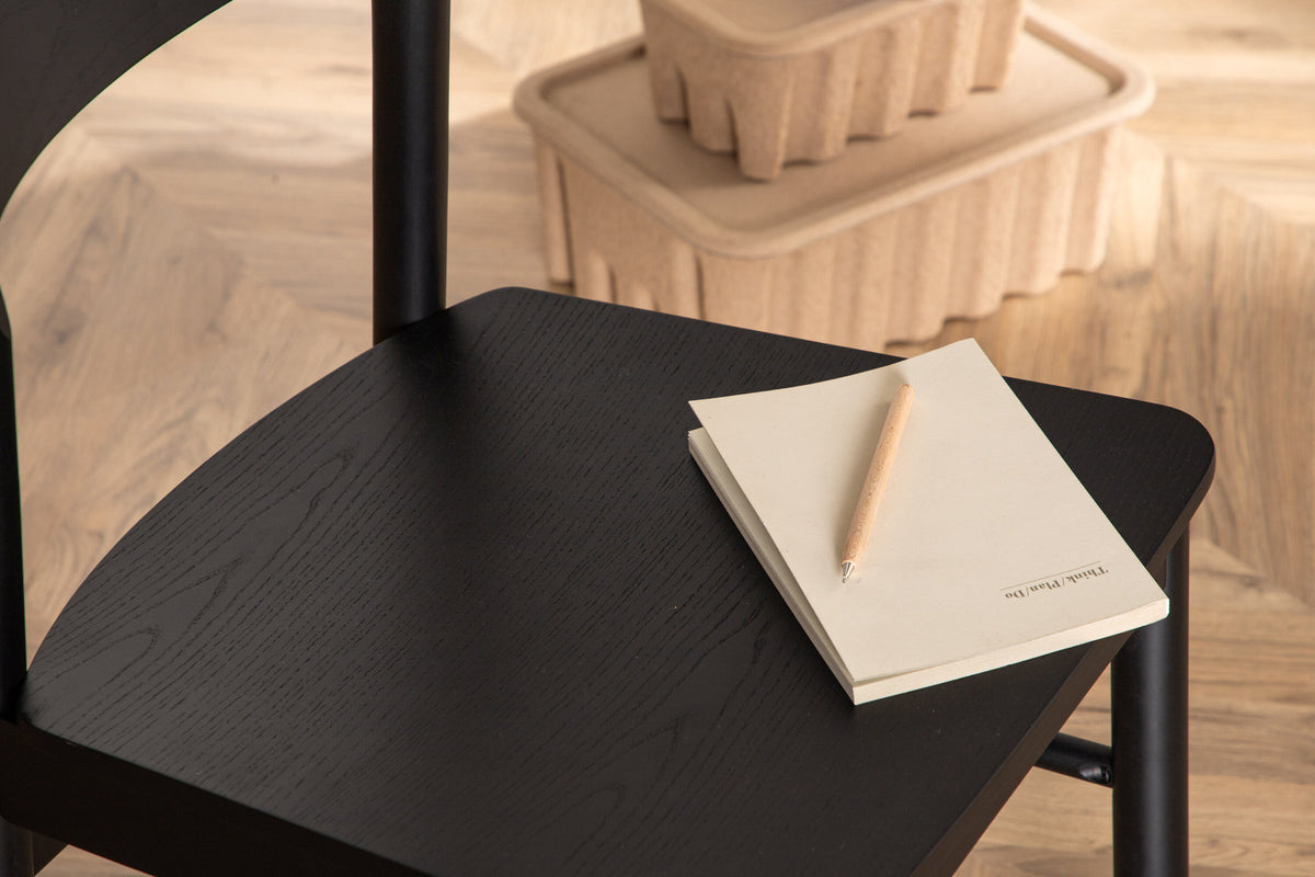 Montros Esszimmerstuhl in Schwarz präsentiert im Onlineshop von KAQTU Design AG. Stuhl ist von Venture Home