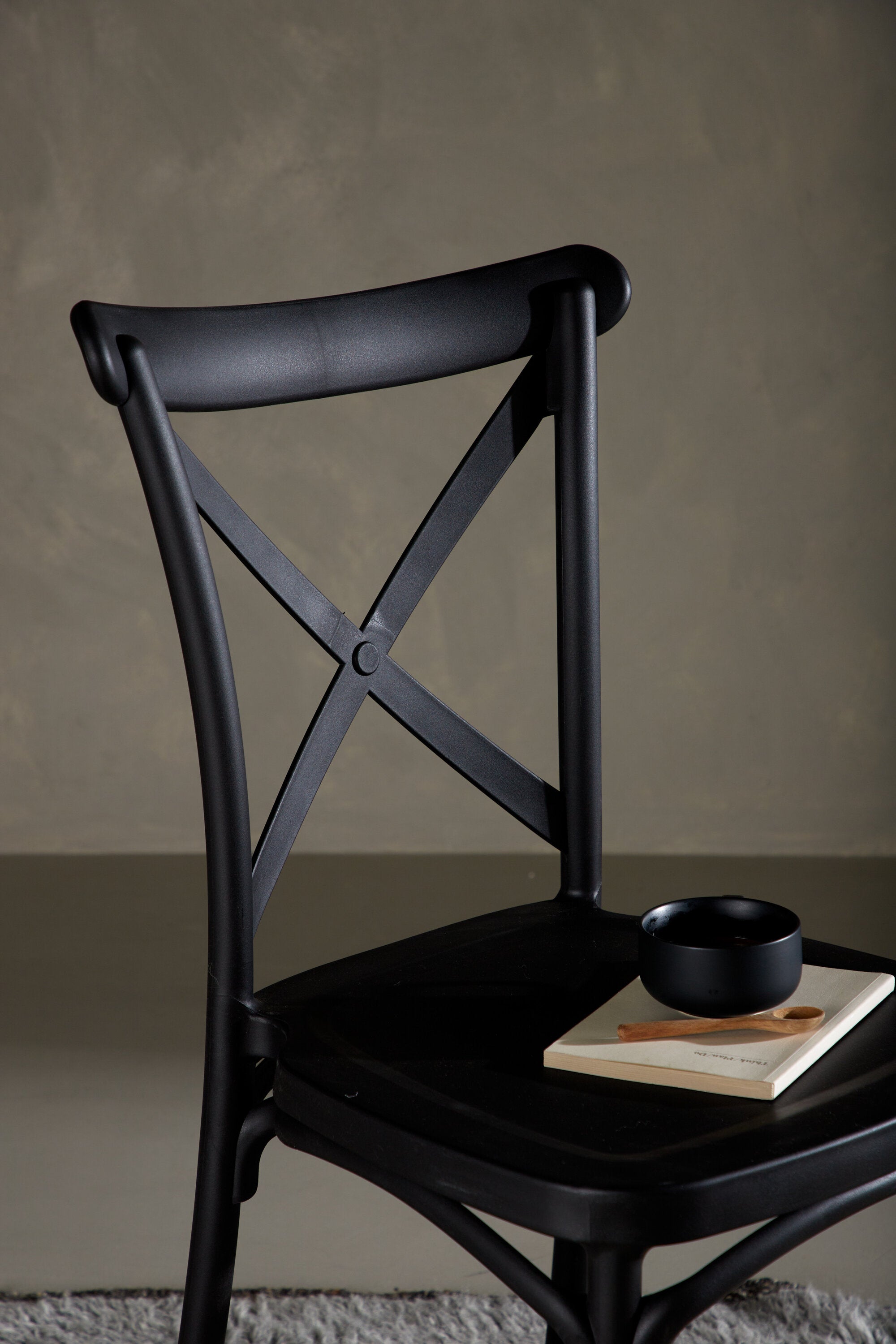 Crosett Stuhl in Schwarz präsentiert im Onlineshop von KAQTU Design AG. Stuhl ist von Venture Home